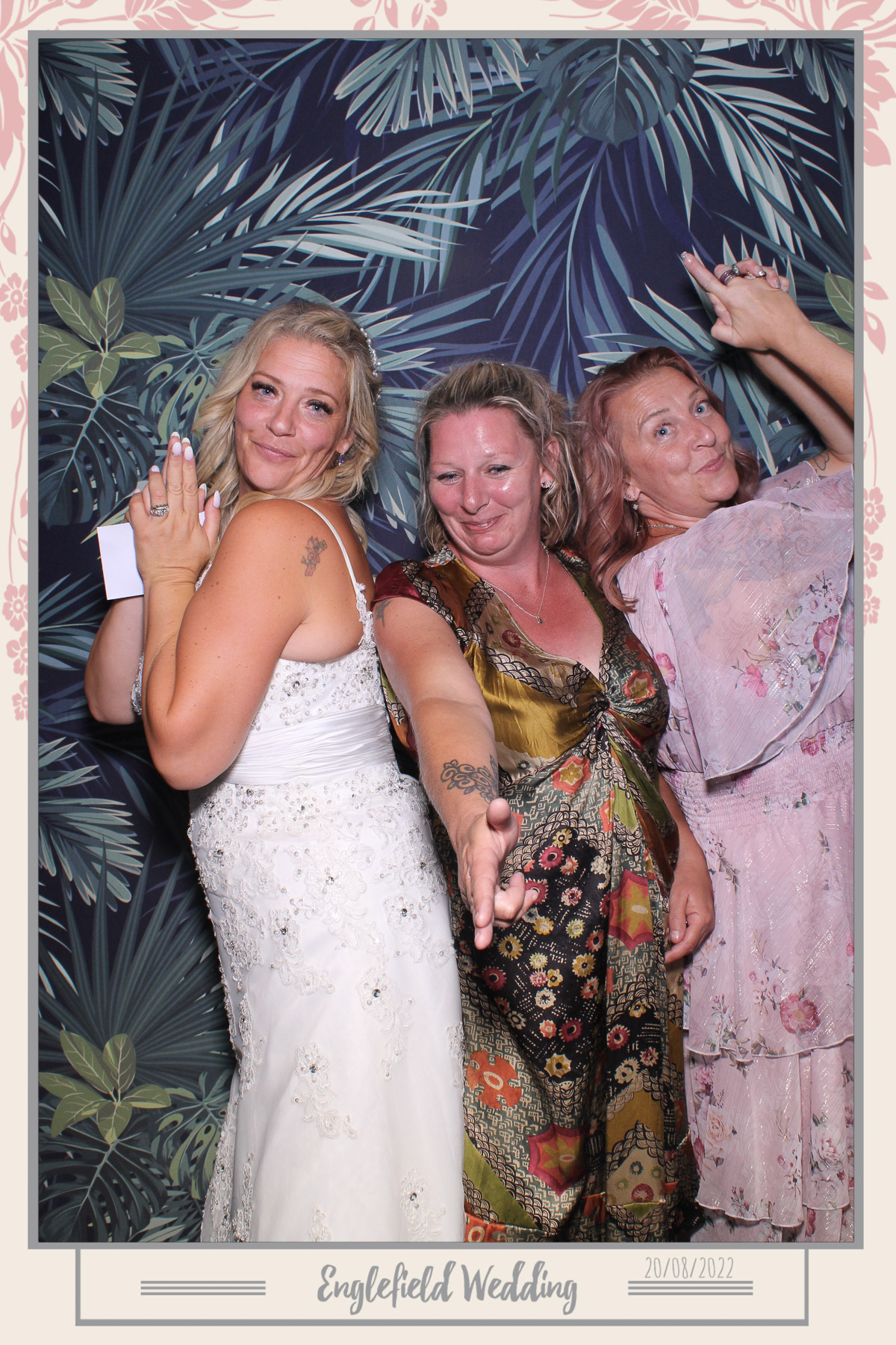 Englefield Wedding - Selfie Mirror | View more photos from the event at gallery.freshbooths.com/u/FreshBooths/Englefield-Wedding-Selfie-Mirror
