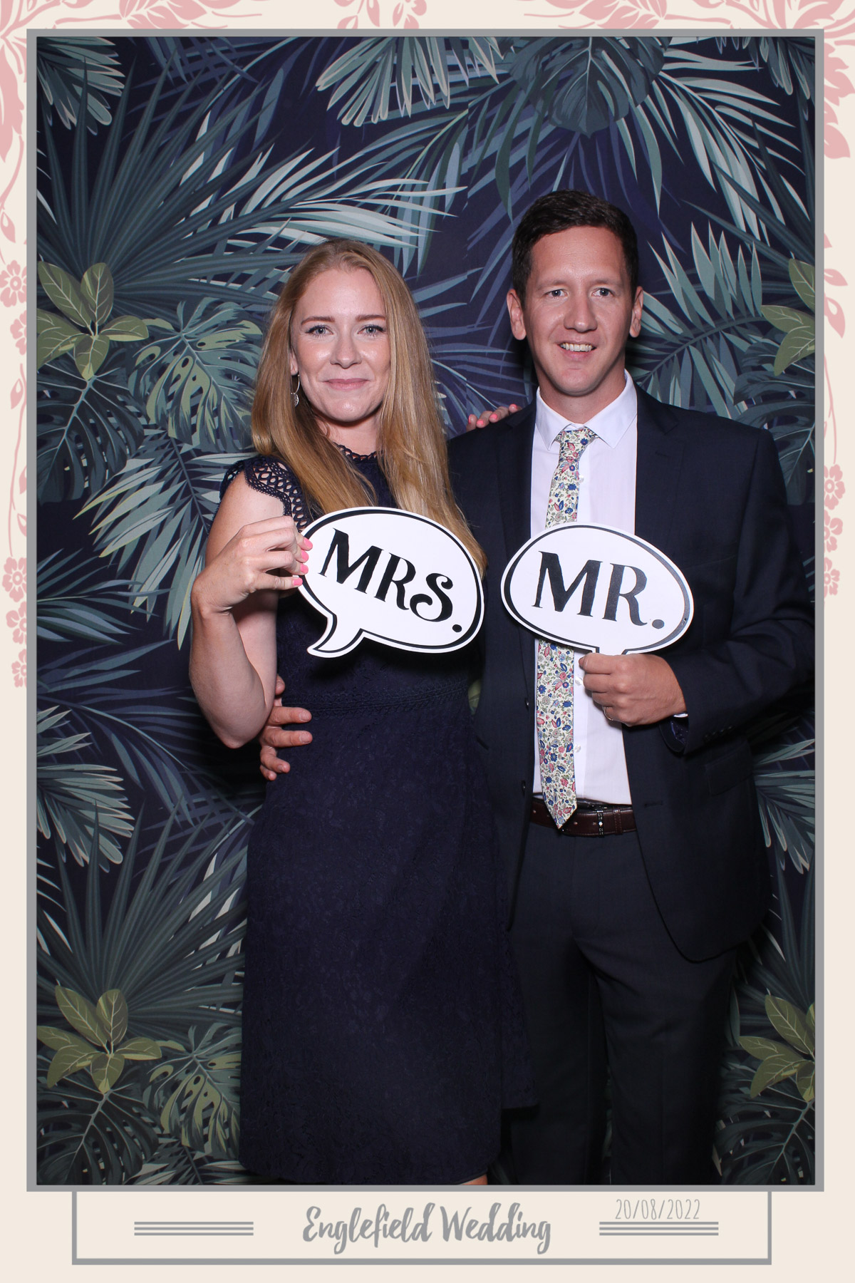 Englefield Wedding - Selfie Mirror | View more photos from the event at gallery.freshbooths.com/u/FreshBooths/Englefield-Wedding-Selfie-Mirror