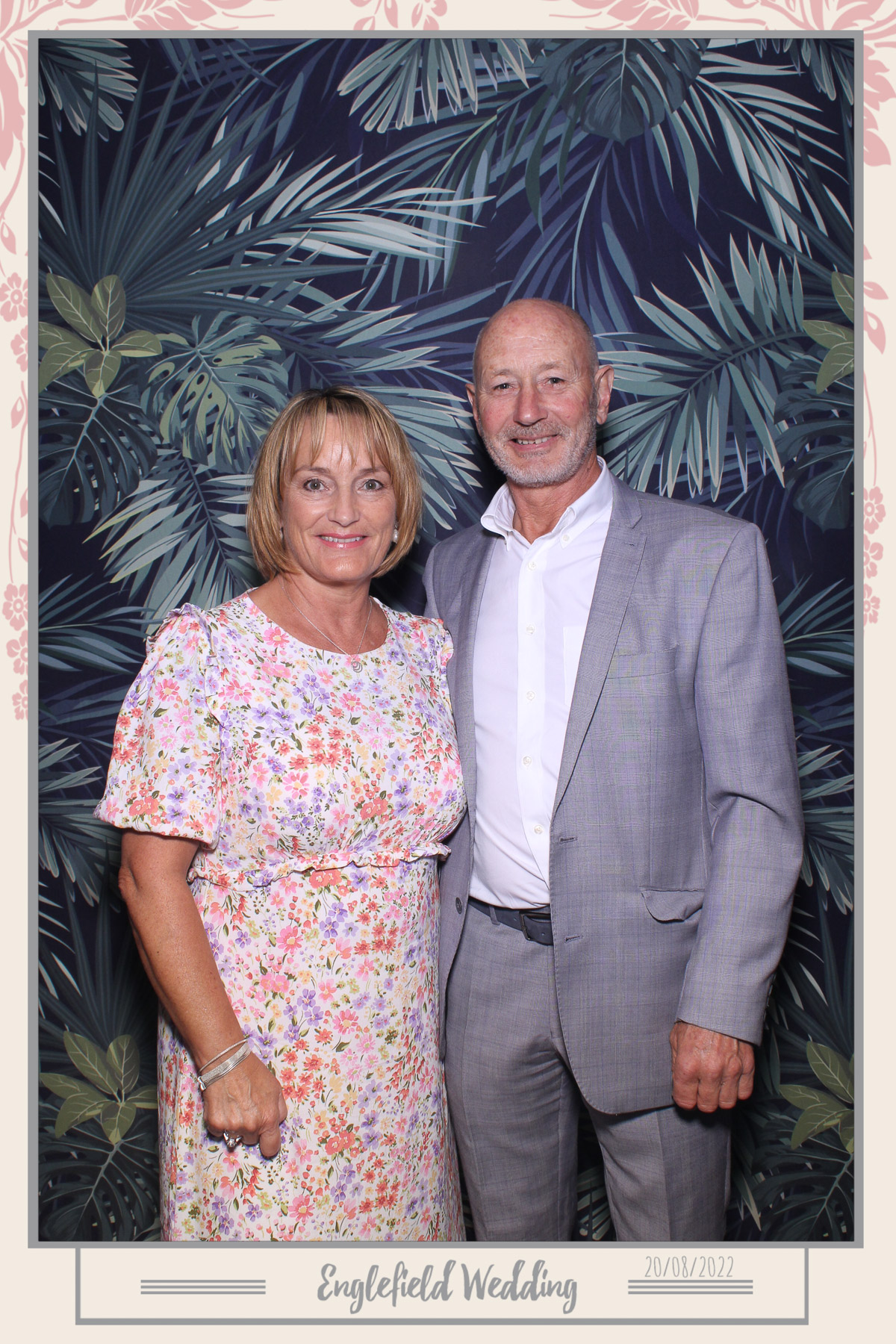 Englefield Wedding - Selfie Mirror | View more photos from the event at gallery.freshbooths.com/u/FreshBooths/Englefield-Wedding-Selfie-Mirror
