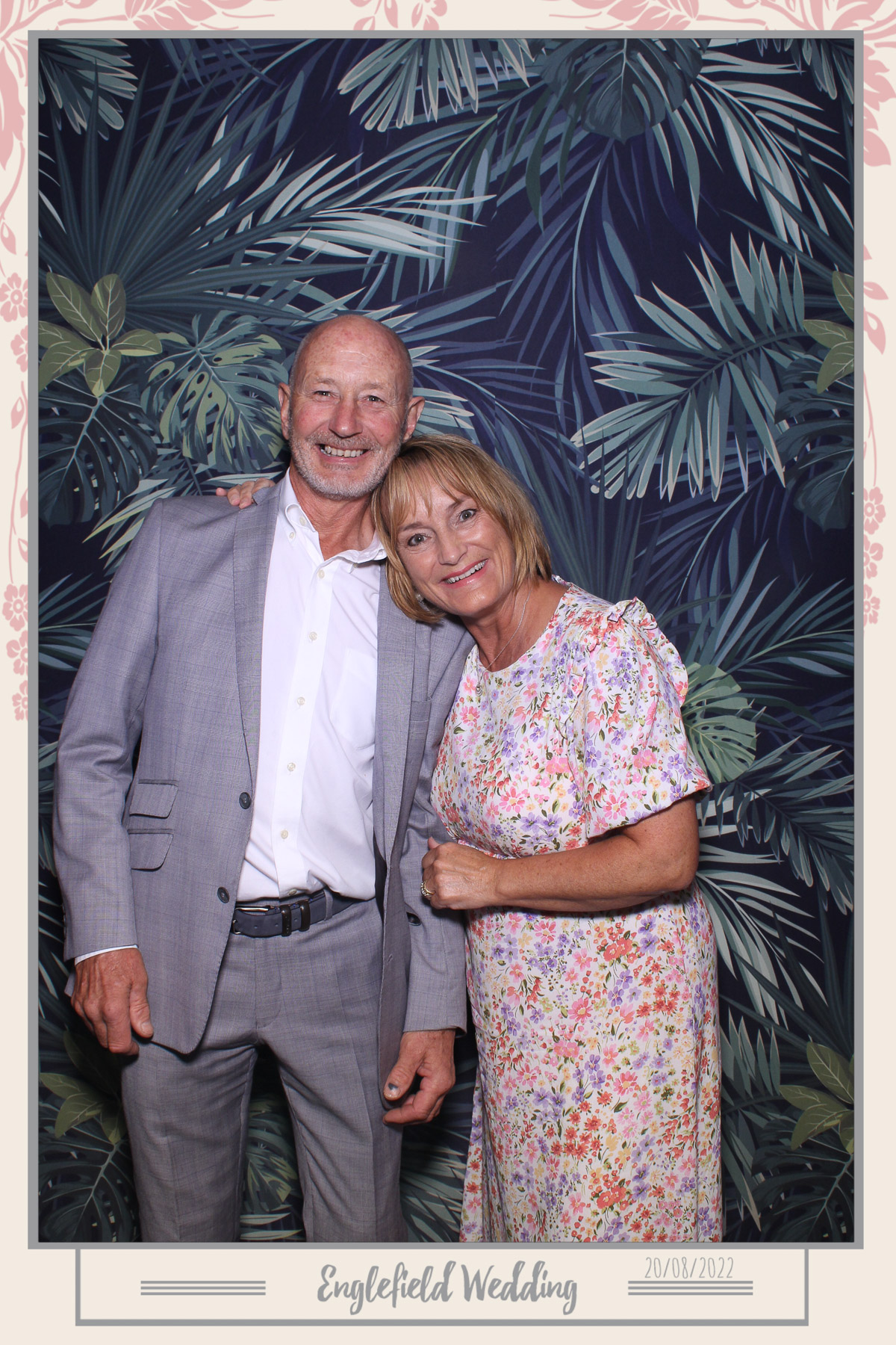 Englefield Wedding - Selfie Mirror | View more photos from the event at gallery.freshbooths.com/u/FreshBooths/Englefield-Wedding-Selfie-Mirror