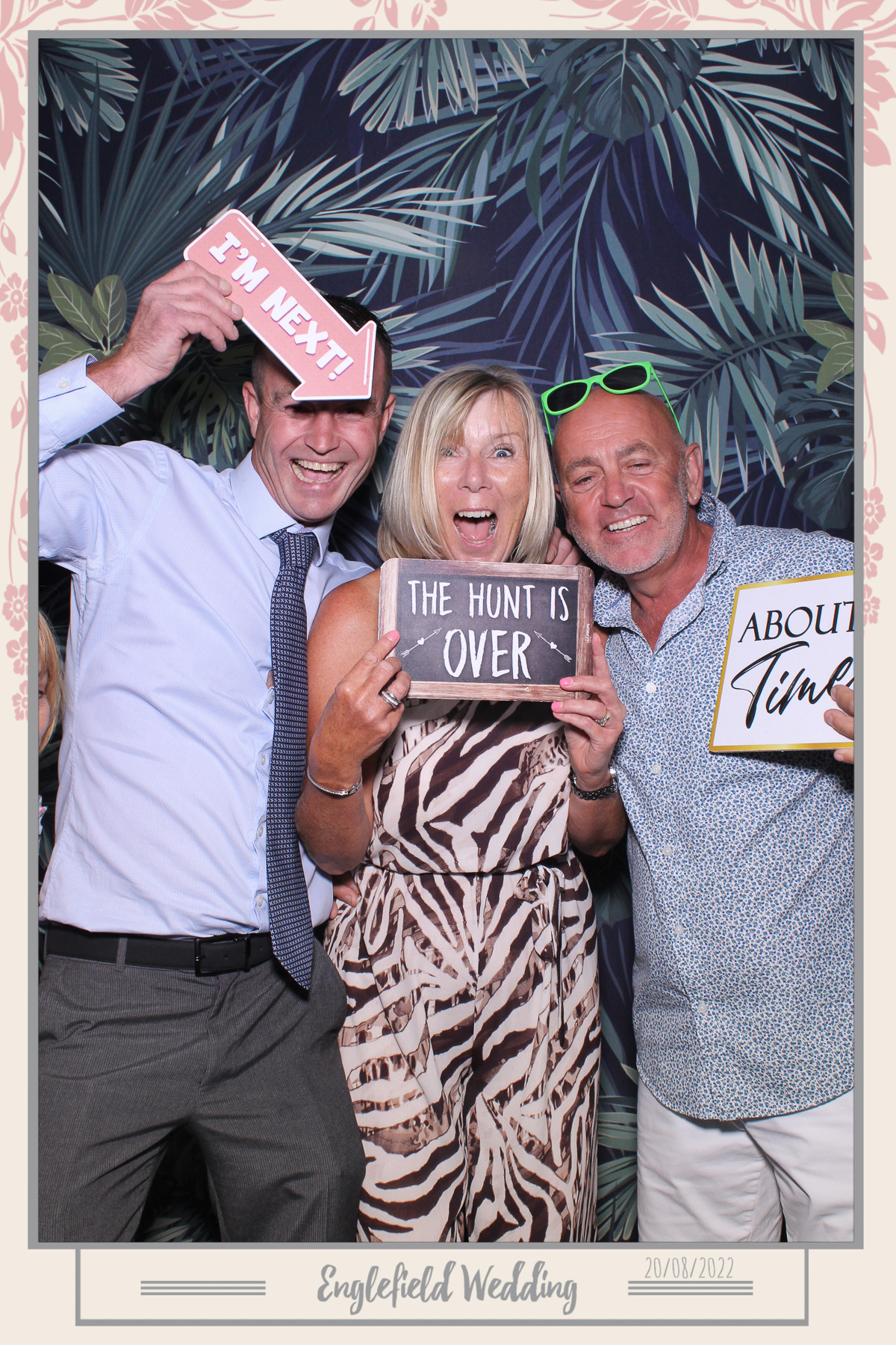 Englefield Wedding - Selfie Mirror | View more photos from the event at gallery.freshbooths.com/u/FreshBooths/Englefield-Wedding-Selfie-Mirror