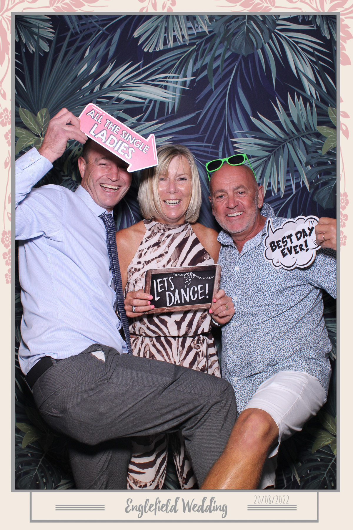 Englefield Wedding - Selfie Mirror | View more photos from the event at gallery.freshbooths.com/u/FreshBooths/Englefield-Wedding-Selfie-Mirror