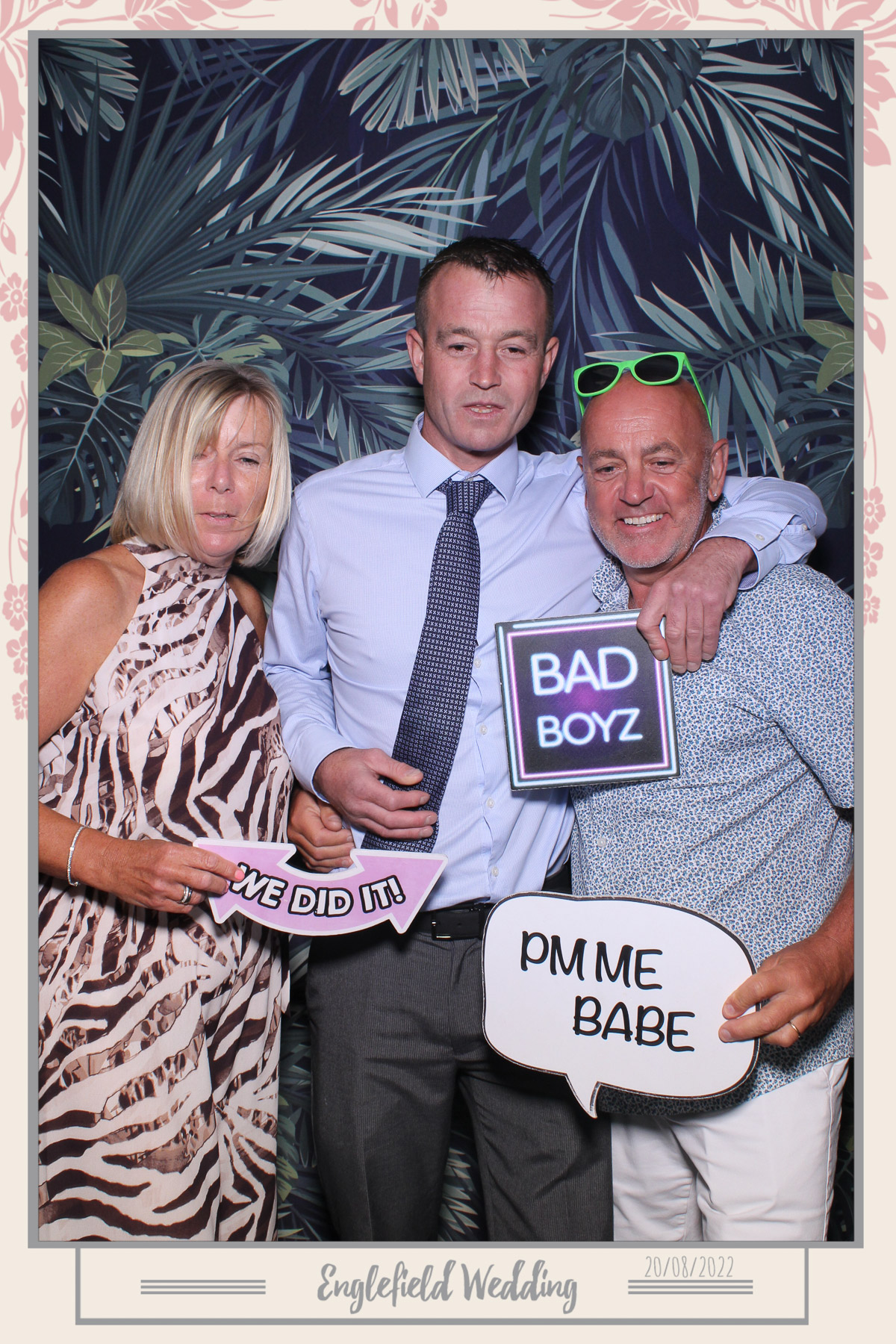 Englefield Wedding - Selfie Mirror | View more photos from the event at gallery.freshbooths.com/u/FreshBooths/Englefield-Wedding-Selfie-Mirror