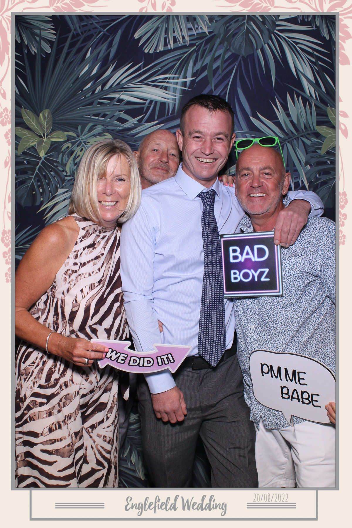 Englefield Wedding - Selfie Mirror | View more photos from the event at gallery.freshbooths.com/u/FreshBooths/Englefield-Wedding-Selfie-Mirror