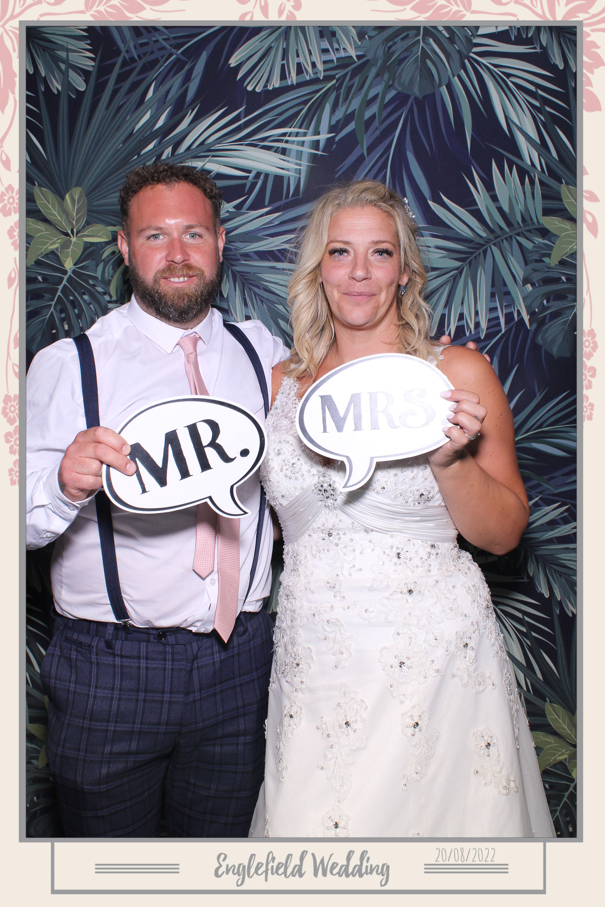 Englefield Wedding - Selfie Mirror | View more photos from the event at gallery.freshbooths.com/u/FreshBooths/Englefield-Wedding-Selfie-Mirror