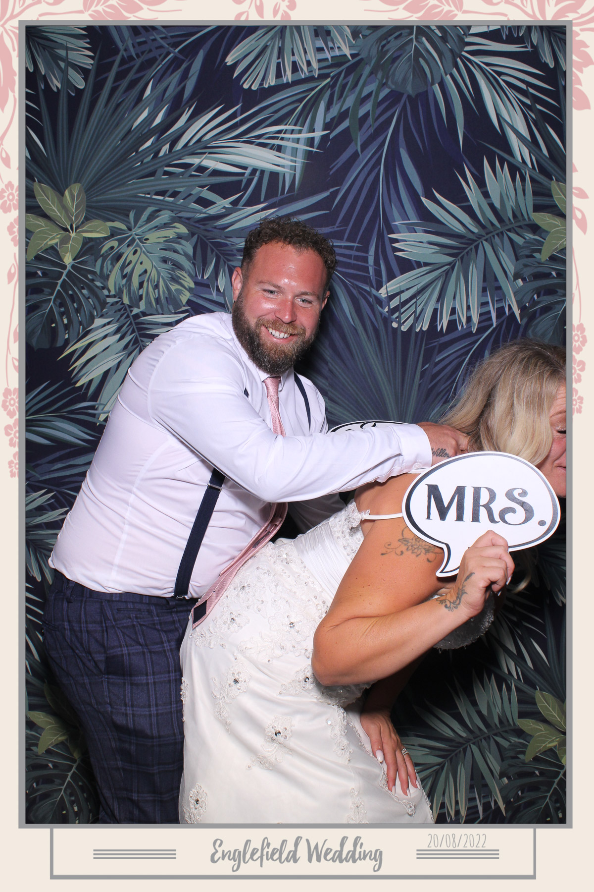 Englefield Wedding - Selfie Mirror | View more photos from the event at gallery.freshbooths.com/u/FreshBooths/Englefield-Wedding-Selfie-Mirror