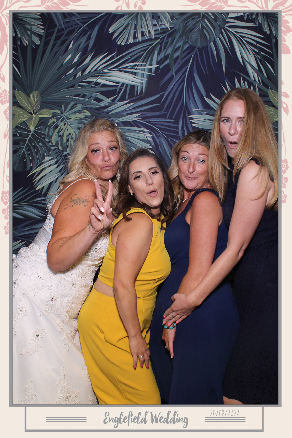 Englefield Wedding - Selfie Mirror | View more photos from the event at gallery.freshbooths.com/u/FreshBooths/Englefield-Wedding-Selfie-Mirror