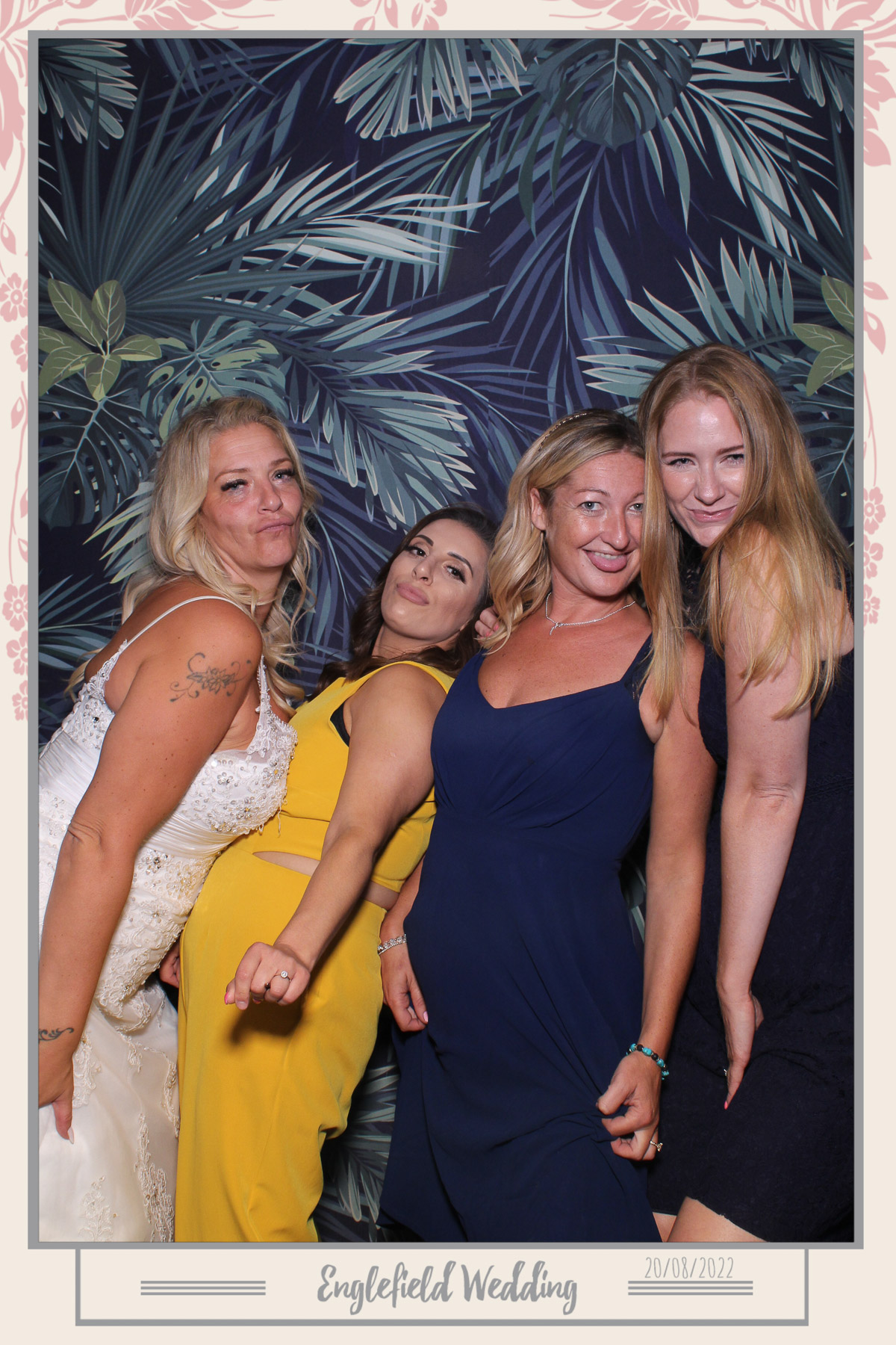 Englefield Wedding - Selfie Mirror | View more photos from the event at gallery.freshbooths.com/u/FreshBooths/Englefield-Wedding-Selfie-Mirror
