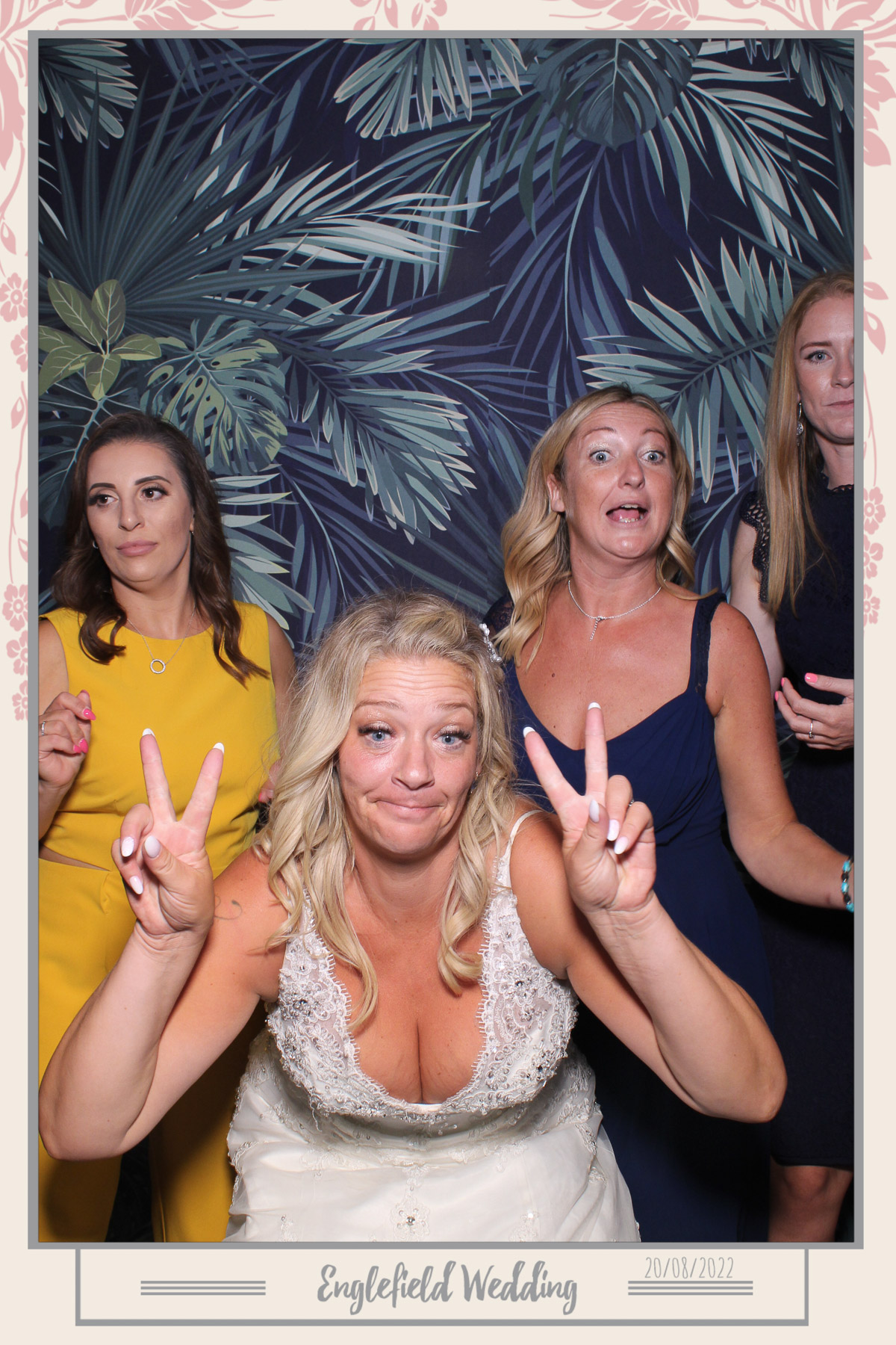 Englefield Wedding - Selfie Mirror | View more photos from the event at gallery.freshbooths.com/u/FreshBooths/Englefield-Wedding-Selfie-Mirror