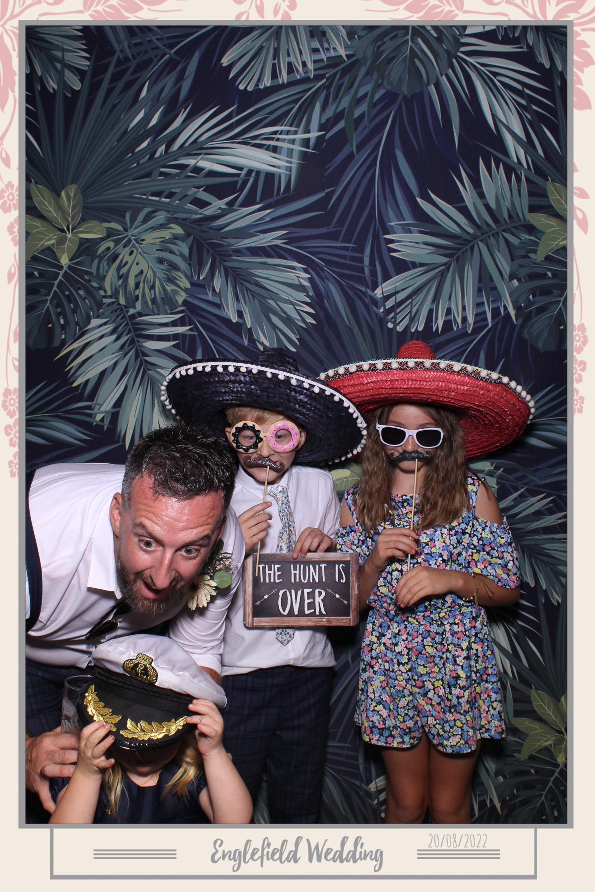Englefield Wedding - Selfie Mirror | View more photos from the event at gallery.freshbooths.com/u/FreshBooths/Englefield-Wedding-Selfie-Mirror