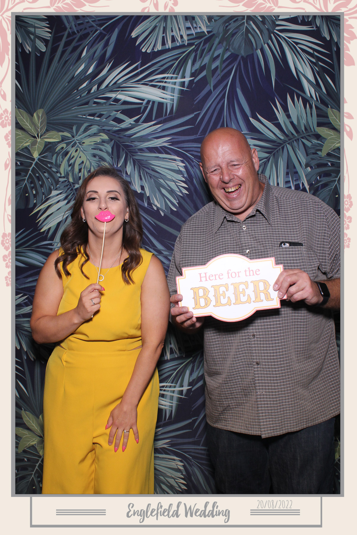 Englefield Wedding - Selfie Mirror | View more photos from the event at gallery.freshbooths.com/u/FreshBooths/Englefield-Wedding-Selfie-Mirror