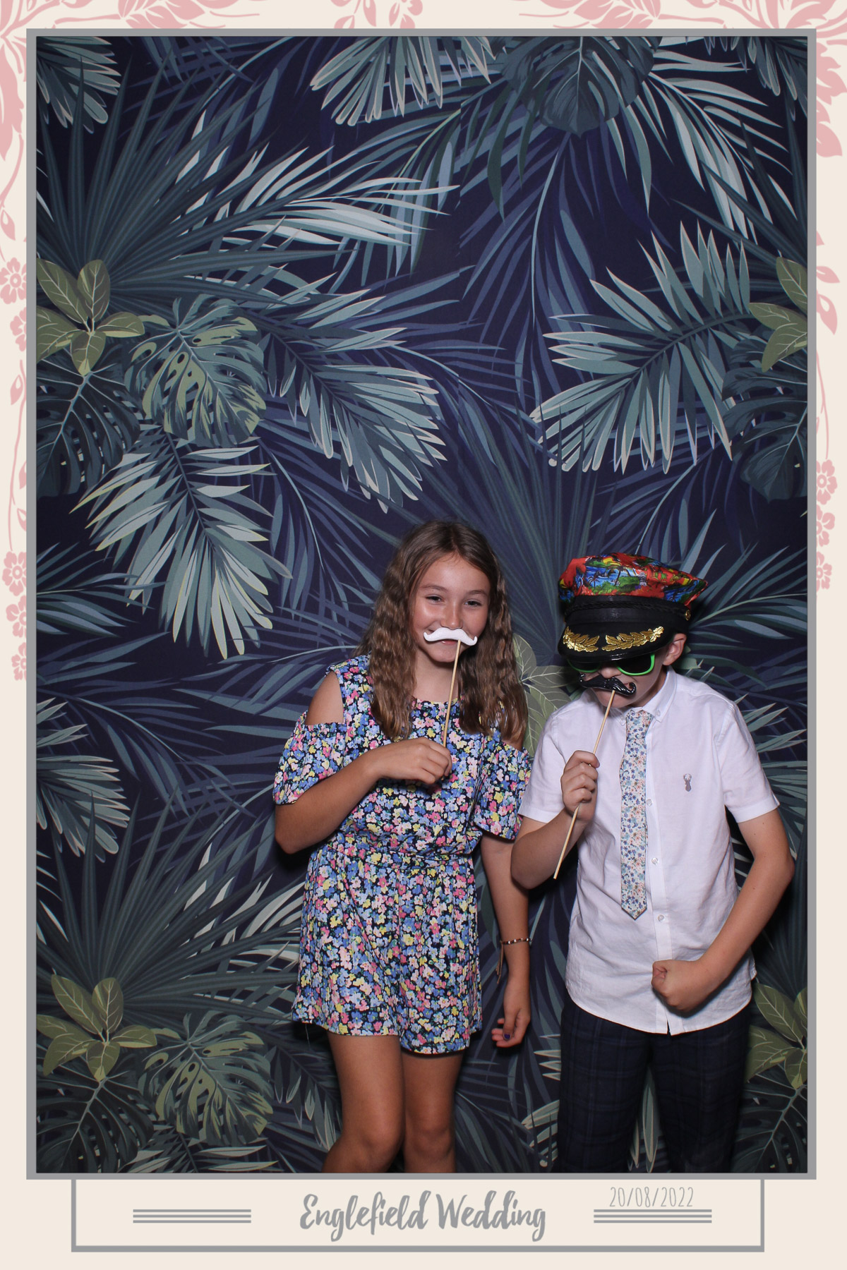 Englefield Wedding - Selfie Mirror | View more photos from the event at gallery.freshbooths.com/u/FreshBooths/Englefield-Wedding-Selfie-Mirror