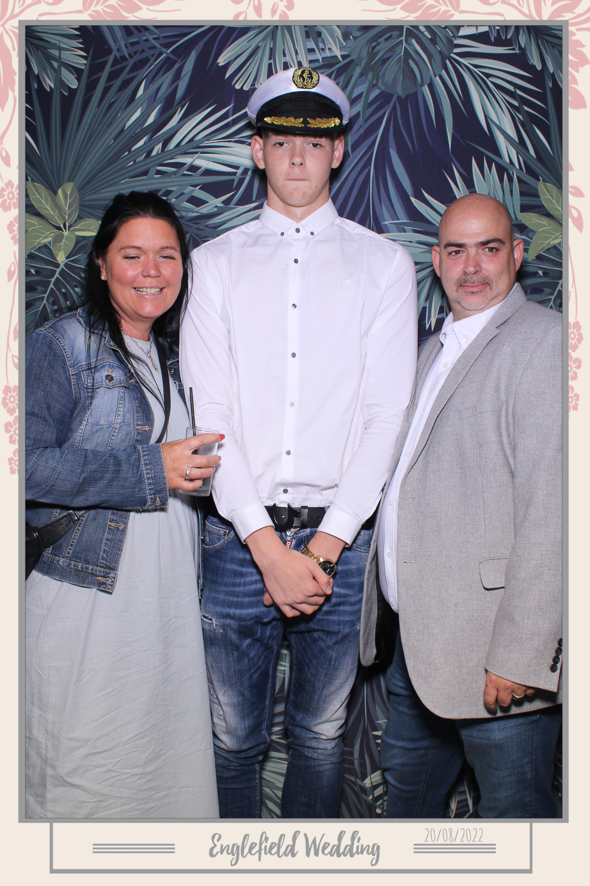 Englefield Wedding - Selfie Mirror | View more photos from the event at gallery.freshbooths.com/u/FreshBooths/Englefield-Wedding-Selfie-Mirror