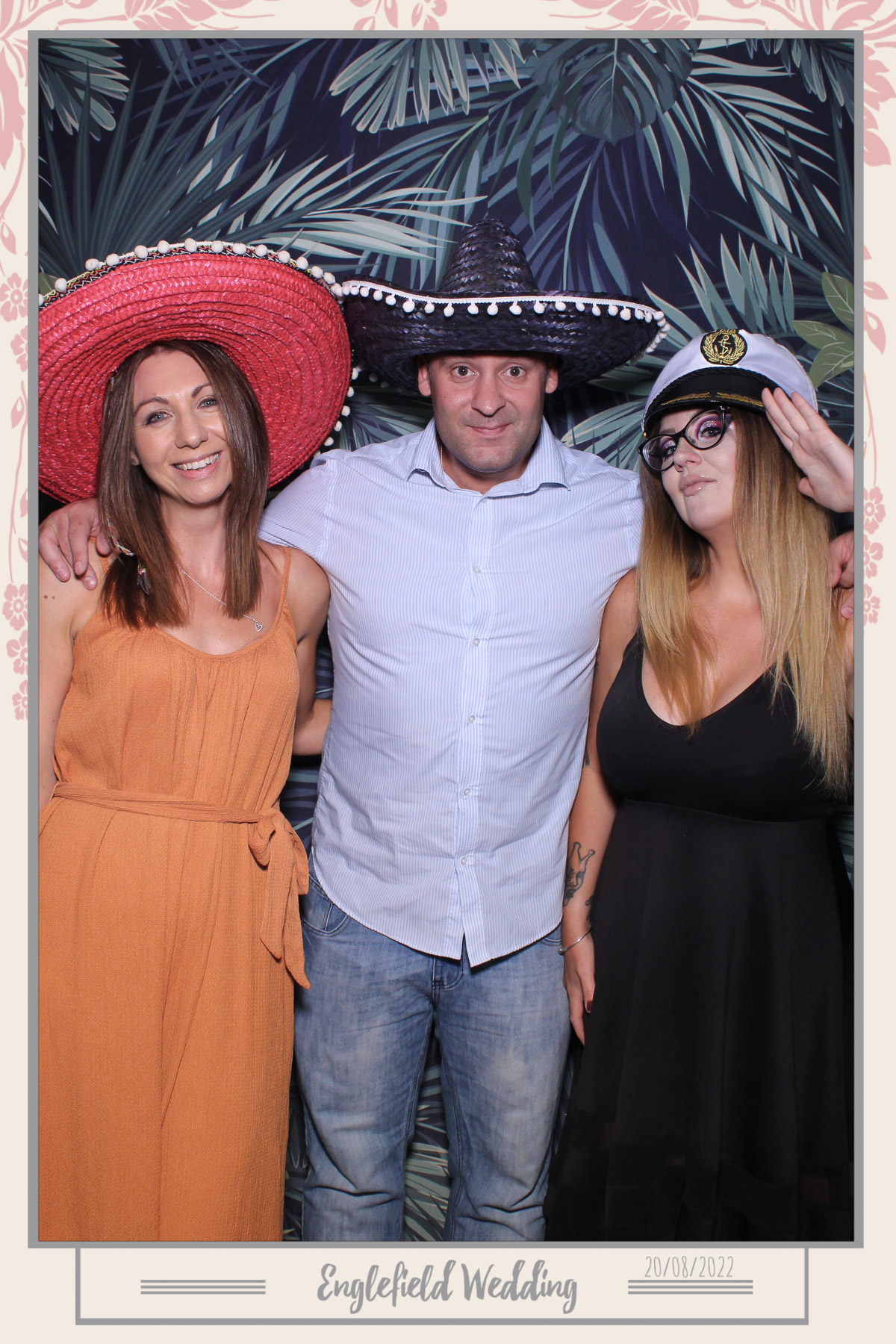 Englefield Wedding - Selfie Mirror | View more photos from the event at gallery.freshbooths.com/u/FreshBooths/Englefield-Wedding-Selfie-Mirror