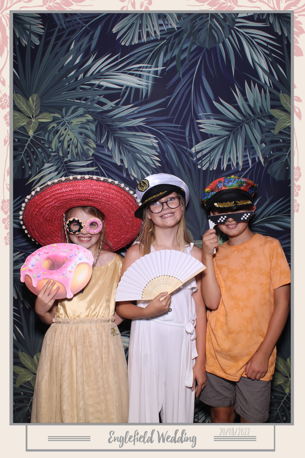 Englefield Wedding - Selfie Mirror | View more photos from the event at gallery.freshbooths.com/u/FreshBooths/Englefield-Wedding-Selfie-Mirror