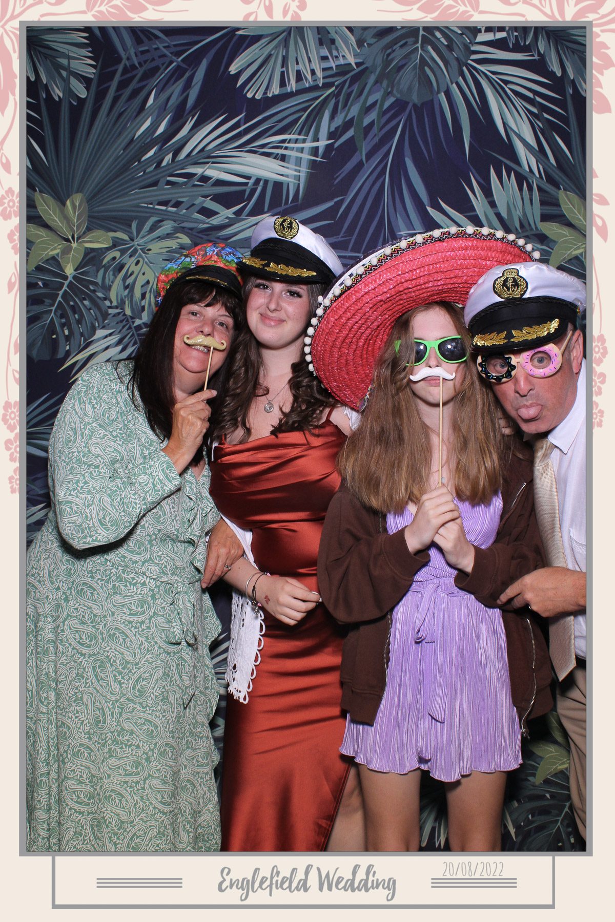 Englefield Wedding - Selfie Mirror | View more photos from the event at gallery.freshbooths.com/u/FreshBooths/Englefield-Wedding-Selfie-Mirror