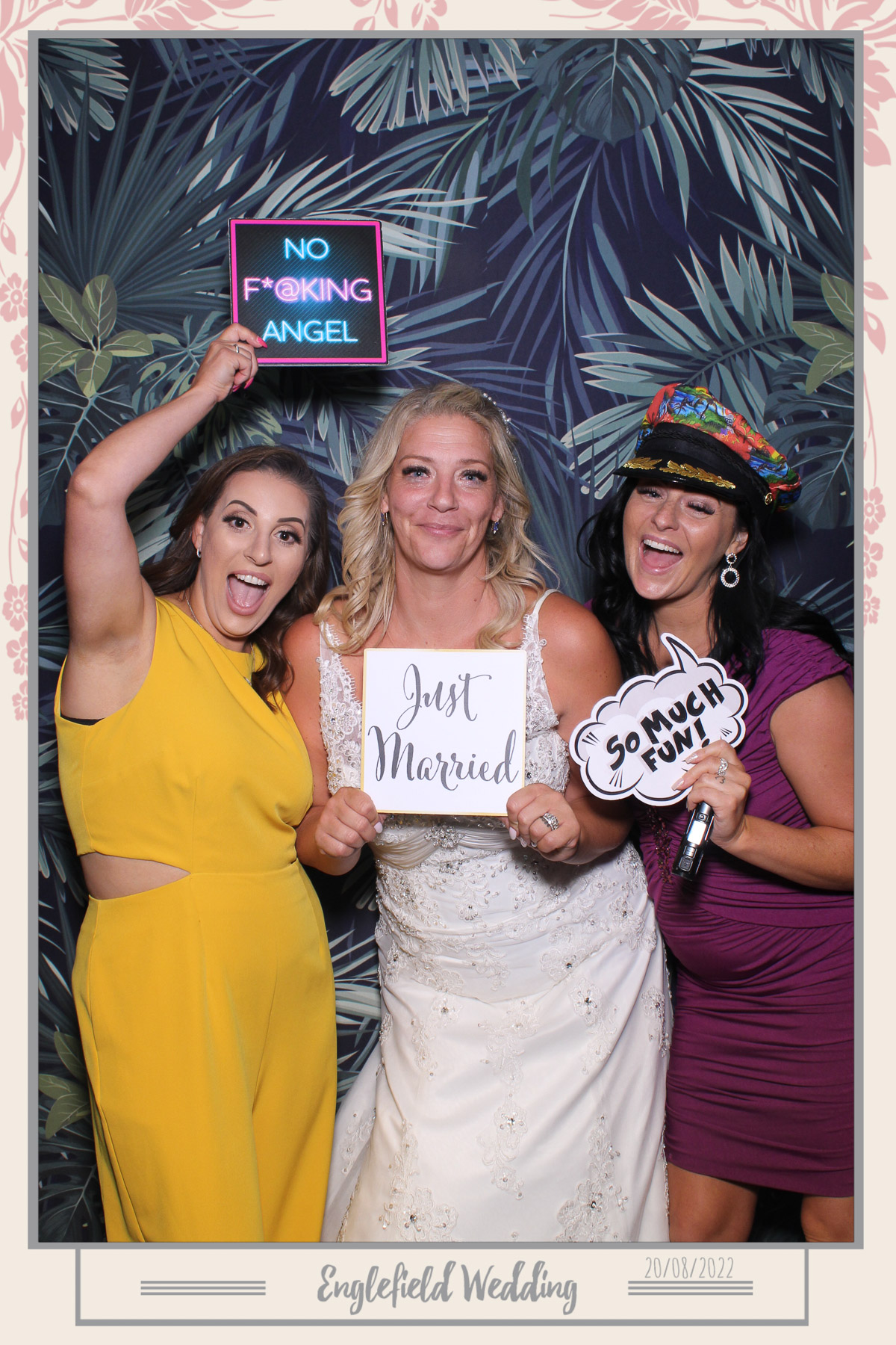 Englefield Wedding - Selfie Mirror | View more photos from the event at gallery.freshbooths.com/u/FreshBooths/Englefield-Wedding-Selfie-Mirror