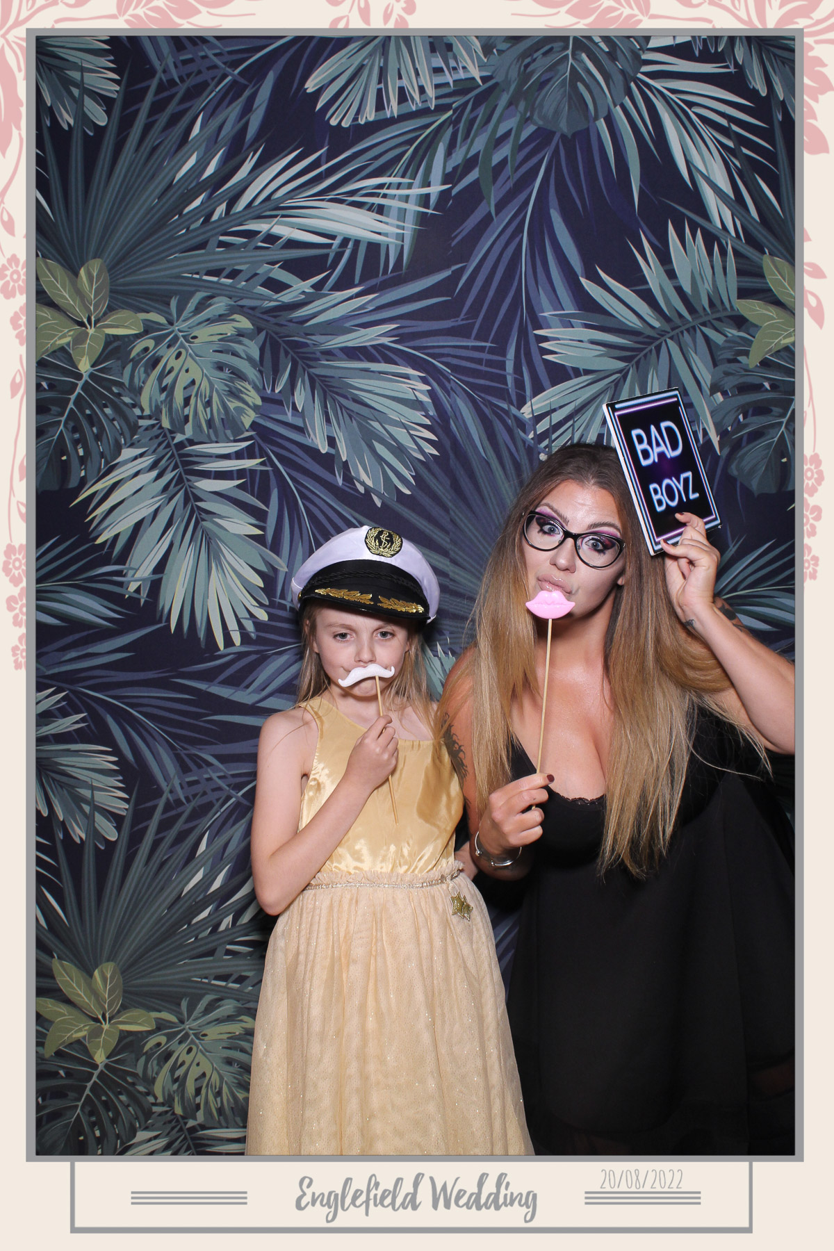Englefield Wedding - Selfie Mirror | View more photos from the event at gallery.freshbooths.com/u/FreshBooths/Englefield-Wedding-Selfie-Mirror