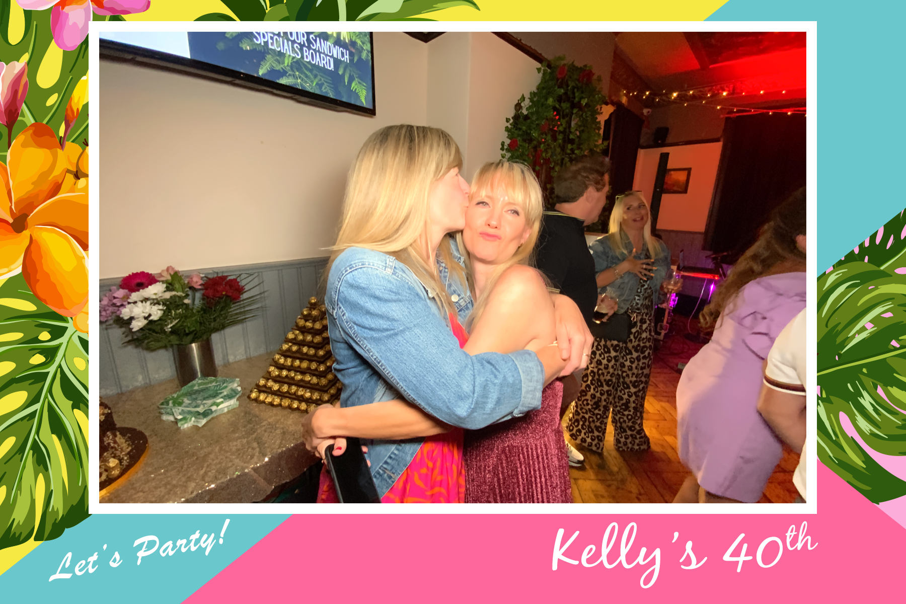 Kelly's 40th - Roaming Photos | View more photos from the event at gallery.freshbooths.com/u/FreshBooths/Kellys-40th-Roaming-Photos