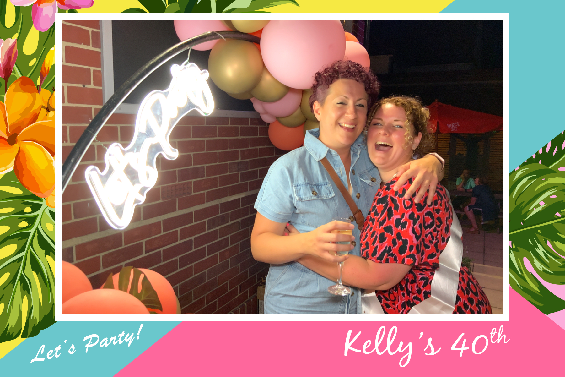 Kelly's 40th - Roaming Photos | View more photos from the event at gallery.freshbooths.com/u/FreshBooths/Kellys-40th-Roaming-Photos