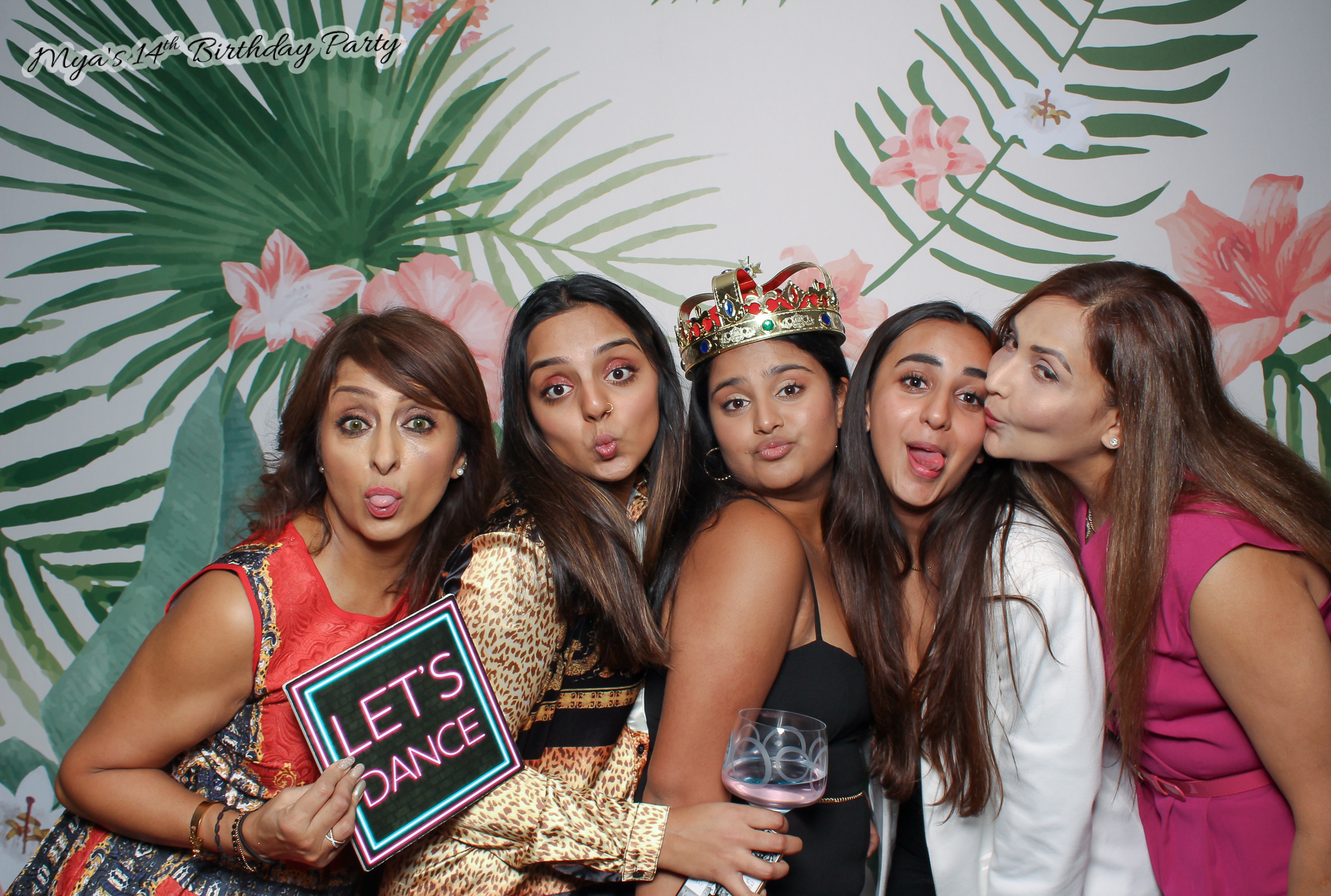 Mya's 14th Birthday | View more photos from the event at gallery.freshbooths.com/u/FreshBooths/Myas-14th-Birthday