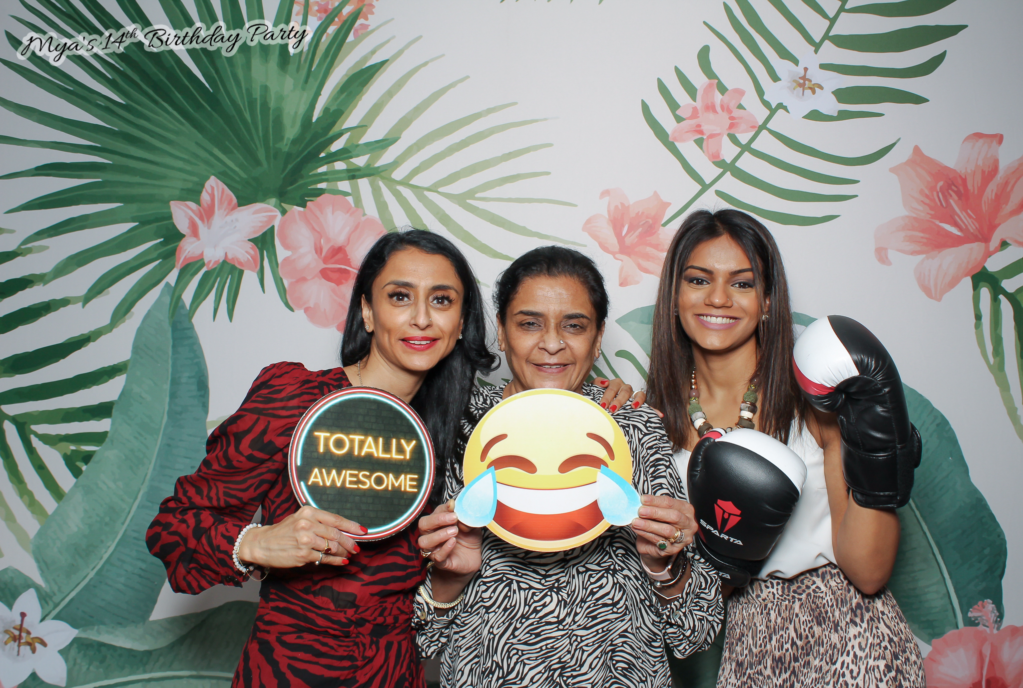 Mya's 14th Birthday | View more photos from the event at gallery.freshbooths.com/u/FreshBooths/Myas-14th-Birthday