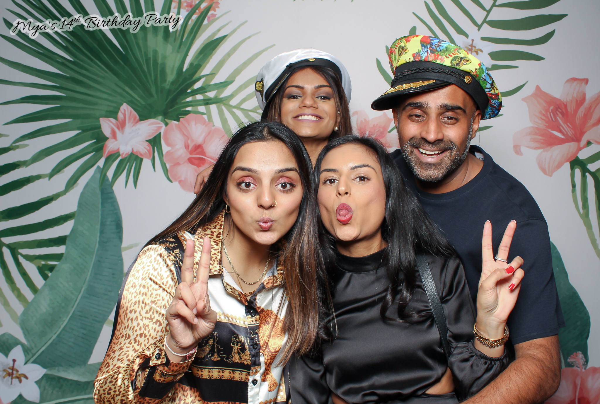 Mya's 14th Birthday | View more photos from the event at gallery.freshbooths.com/u/FreshBooths/Myas-14th-Birthday