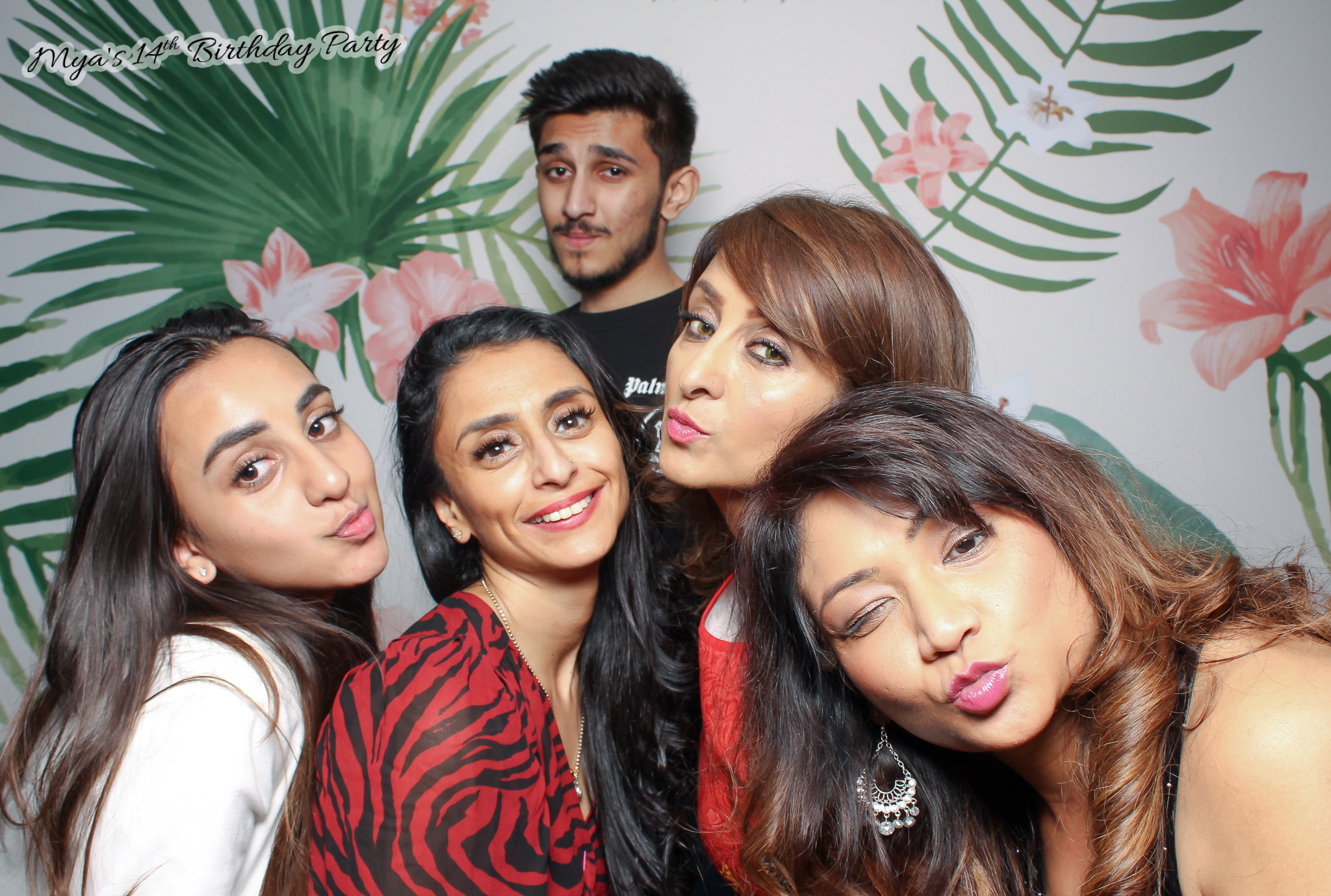 Mya's 14th Birthday | View more photos from the event at gallery.freshbooths.com/u/FreshBooths/Myas-14th-Birthday