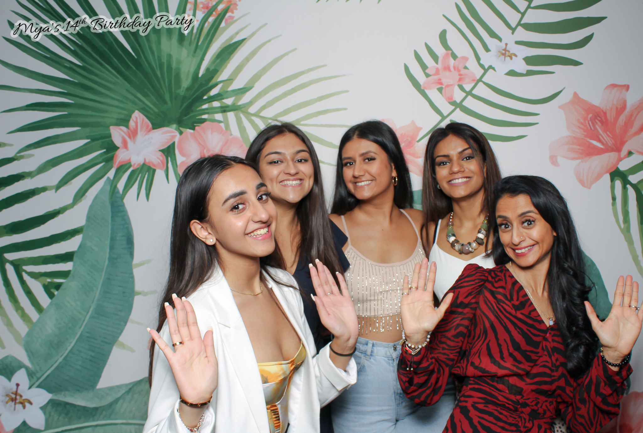 Mya's 14th Birthday | View more photos from the event at gallery.freshbooths.com/u/FreshBooths/Myas-14th-Birthday