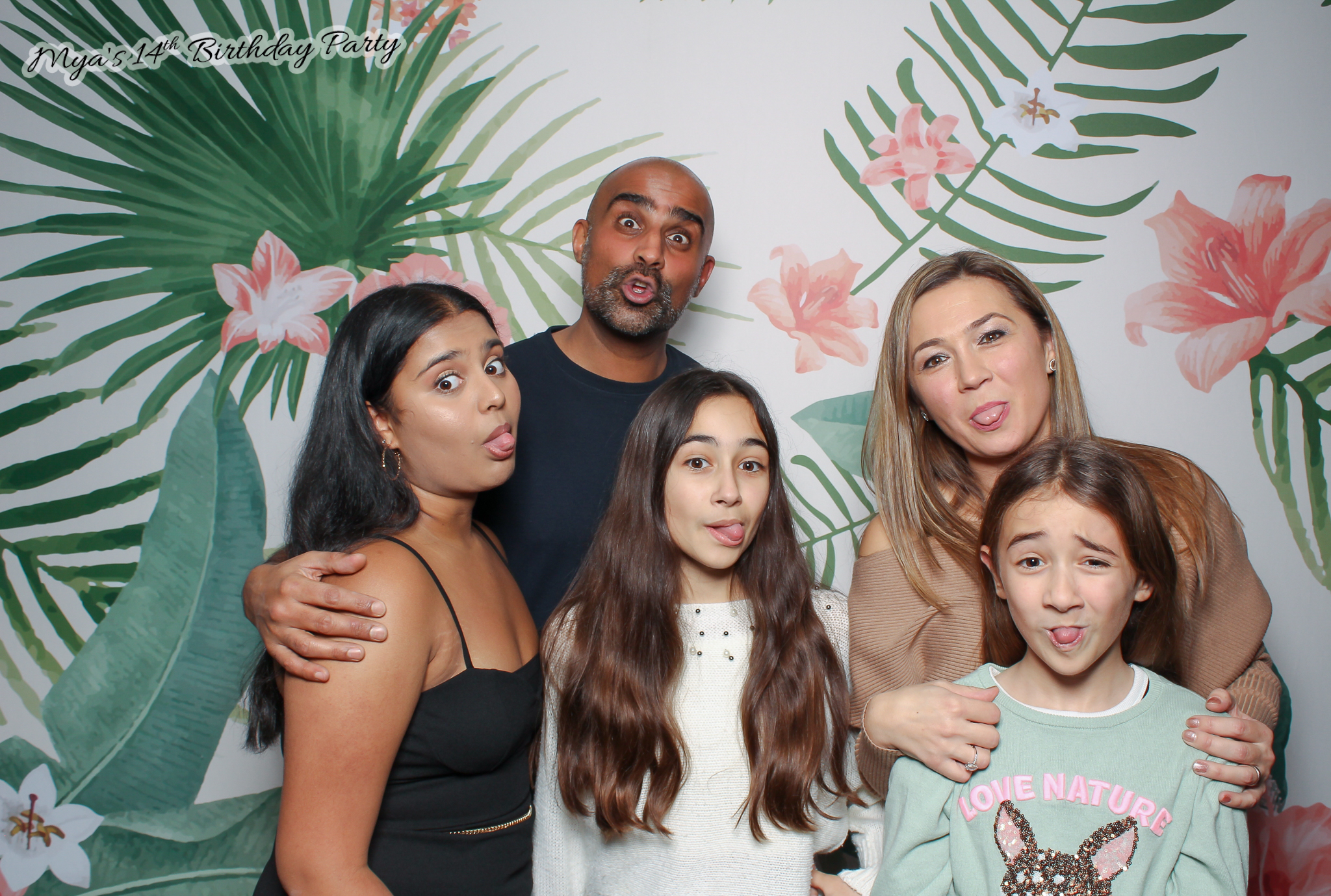 Mya's 14th Birthday | View more photos from the event at gallery.freshbooths.com/u/FreshBooths/Myas-14th-Birthday