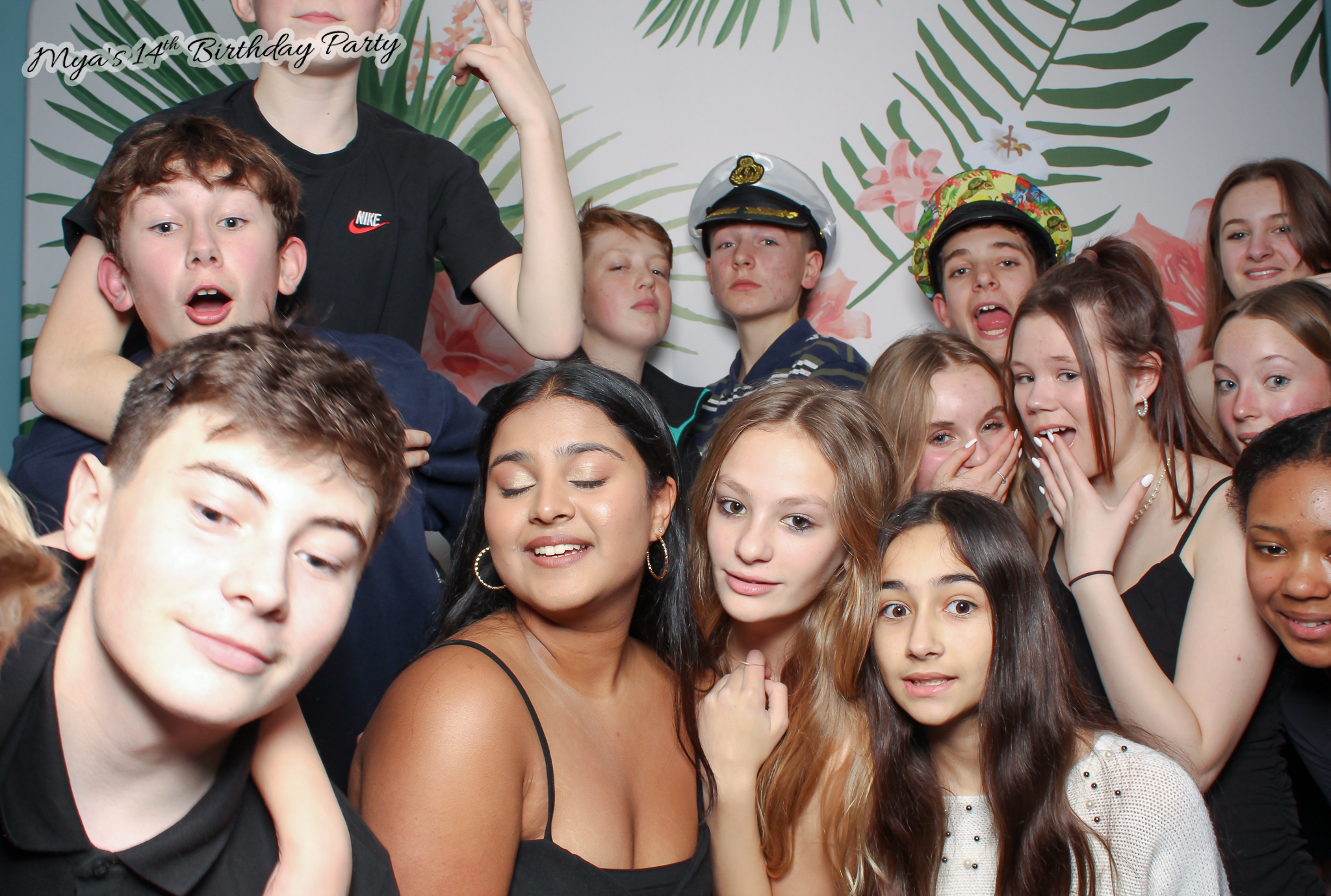 Mya's 14th Birthday | View more photos from the event at gallery.freshbooths.com/u/FreshBooths/Myas-14th-Birthday