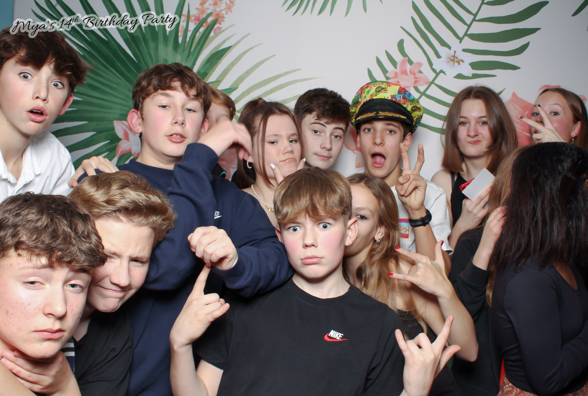 Mya's 14th Birthday | View more photos from the event at gallery.freshbooths.com/u/FreshBooths/Myas-14th-Birthday