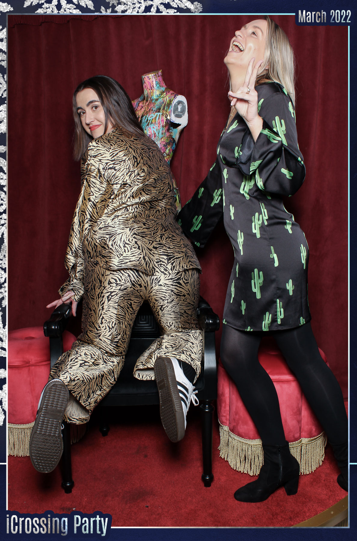 iCrossing Party - Mrs Riot | View more photos from the event at gallery.freshbooths.com/u/FreshBooths/iCrossing-Party-Mrs-Riot
