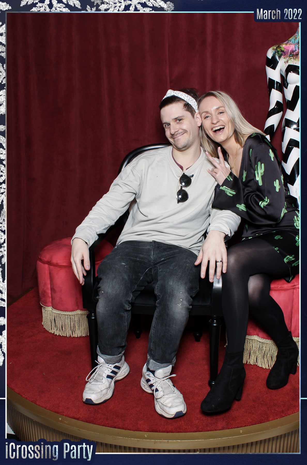 iCrossing Party - Mrs Riot | View more photos from the event at gallery.freshbooths.com/u/FreshBooths/iCrossing-Party-Mrs-Riot
