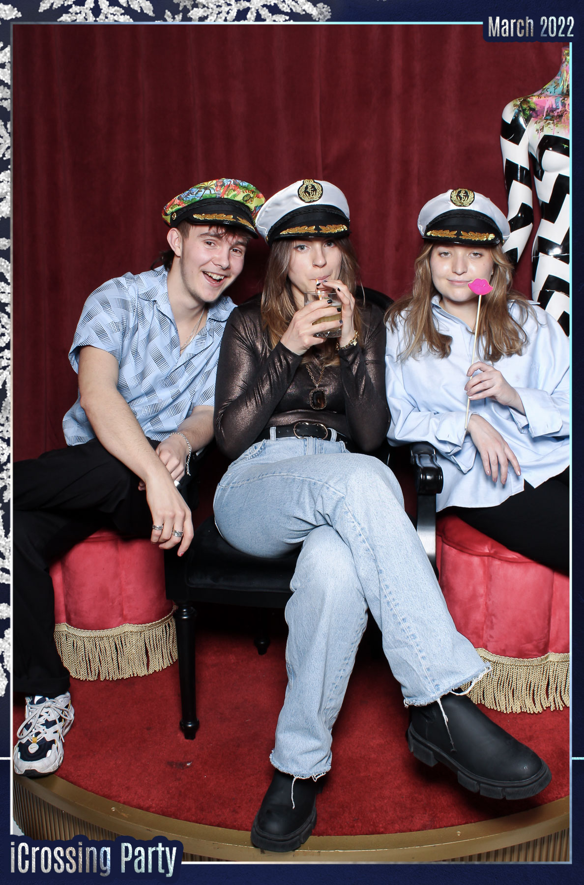 iCrossing Party - Mrs Riot | View more photos from the event at gallery.freshbooths.com/u/FreshBooths/iCrossing-Party-Mrs-Riot