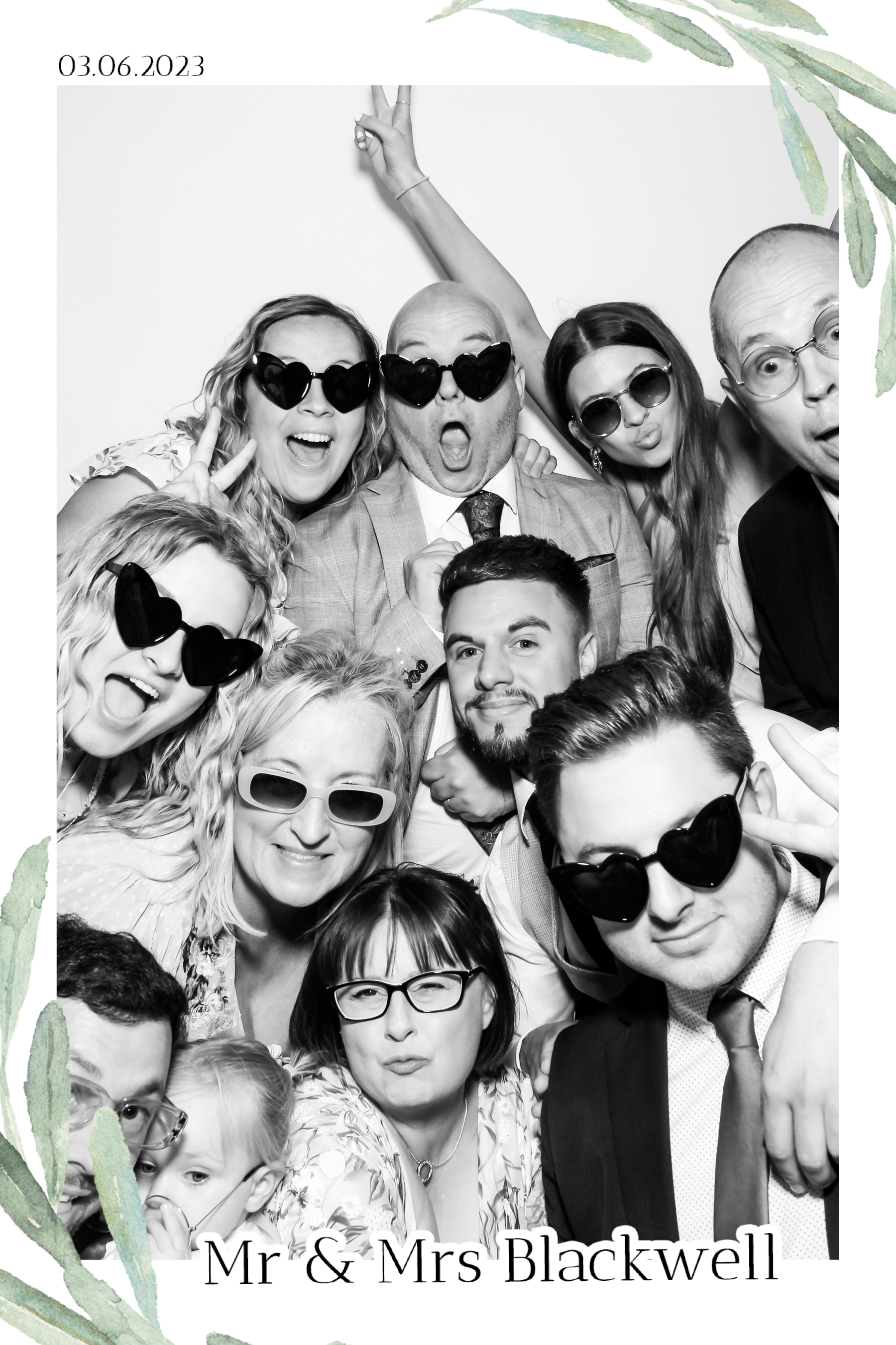 Blackwell Wedding - B&W Beauty Mirror | View more photos from the event at gallery.freshbooths.com/u/FreshBooths/Blackwell-Wedding-BW-Beauty-Mirror
