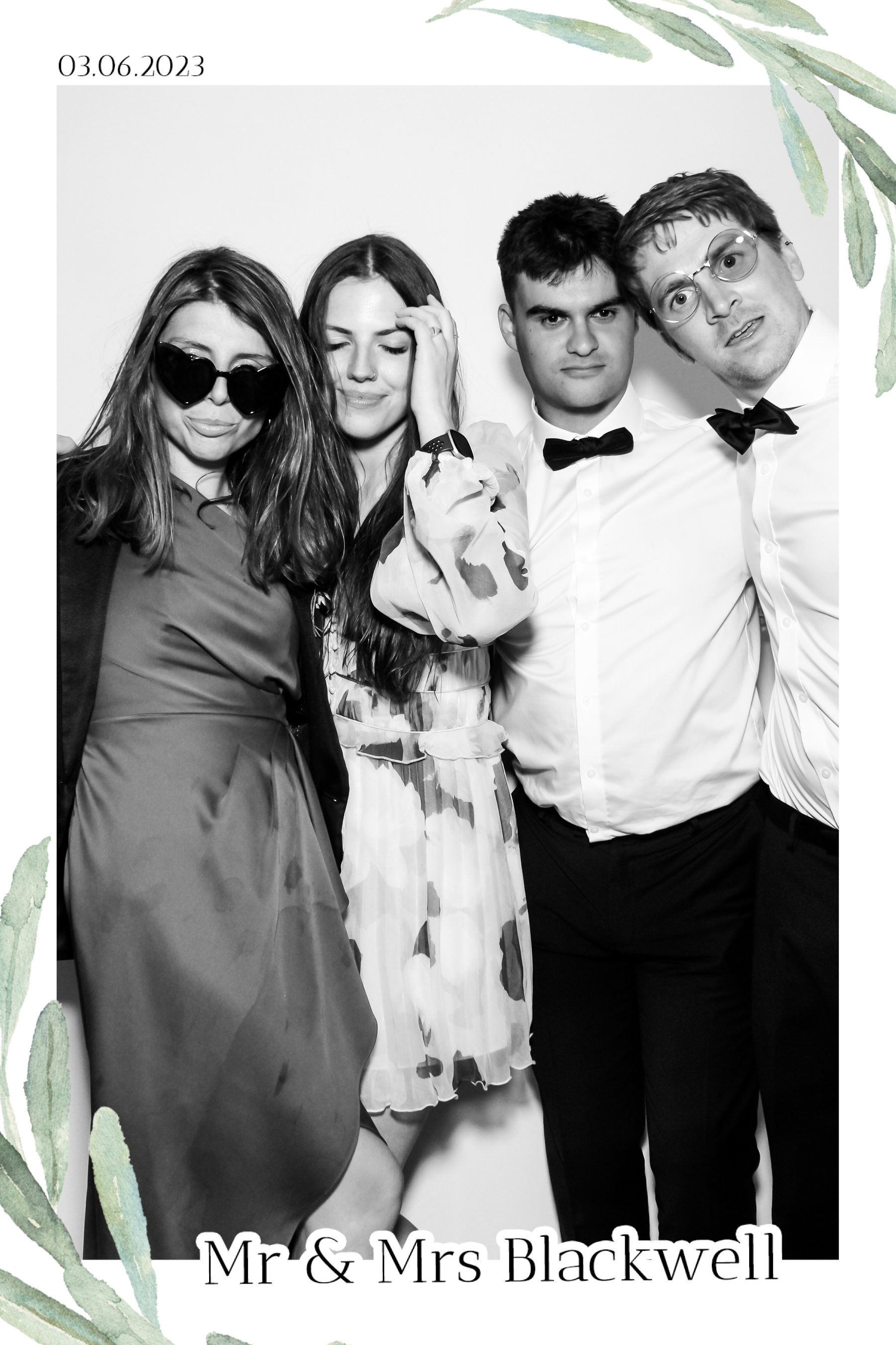 Blackwell Wedding - B&W Beauty Mirror | View more photos from the event at gallery.freshbooths.com/u/FreshBooths/Blackwell-Wedding-BW-Beauty-Mirror