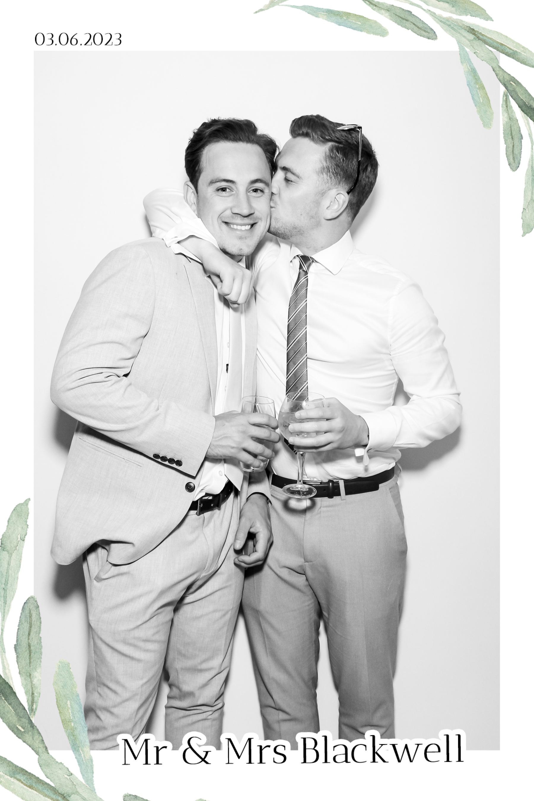Blackwell Wedding - B&W Beauty Mirror | View more photos from the event at gallery.freshbooths.com/u/FreshBooths/Blackwell-Wedding-BW-Beauty-Mirror