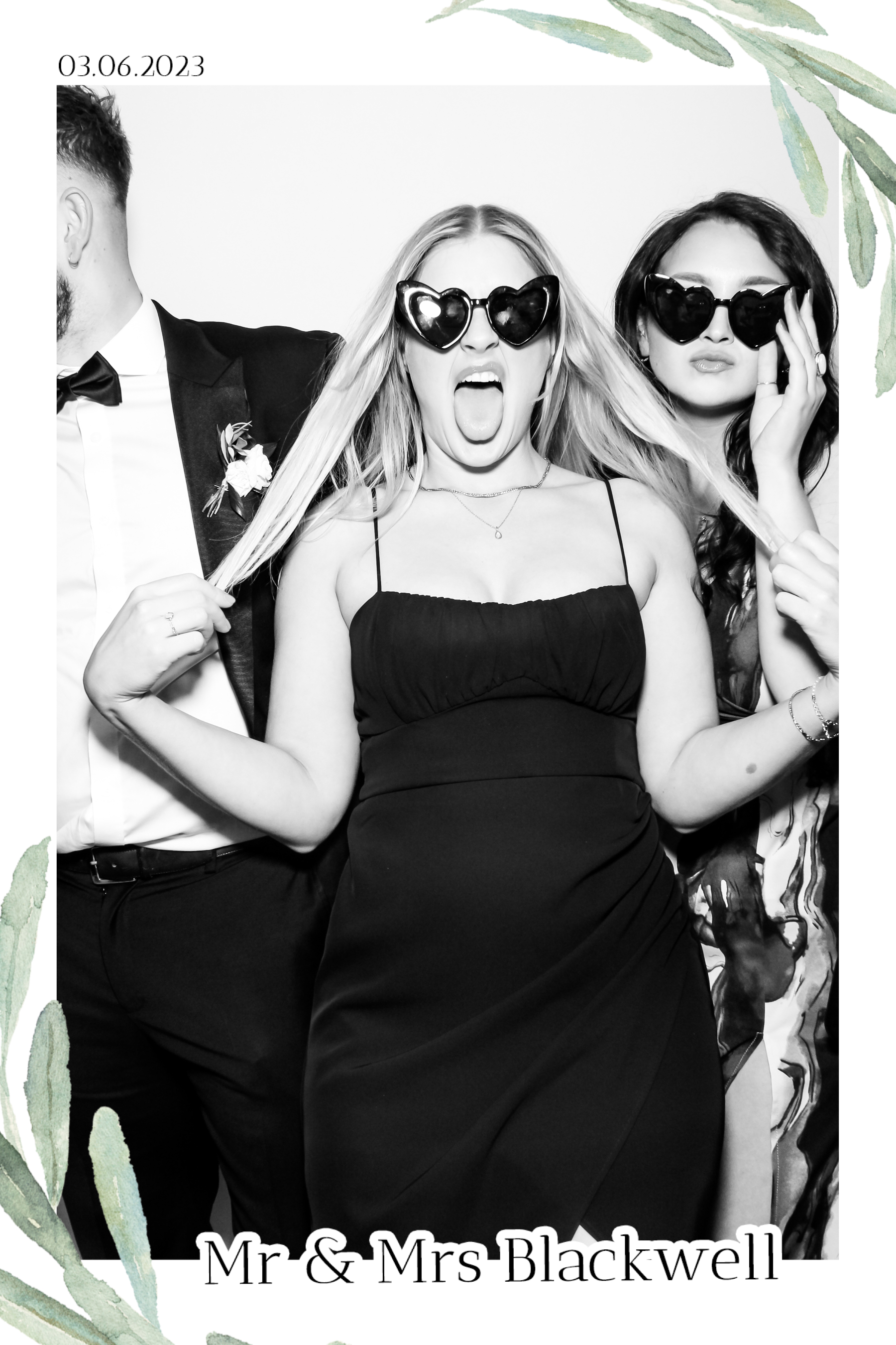 Blackwell Wedding - B&W Beauty Mirror | View more photos from the event at gallery.freshbooths.com/u/FreshBooths/Blackwell-Wedding-BW-Beauty-Mirror