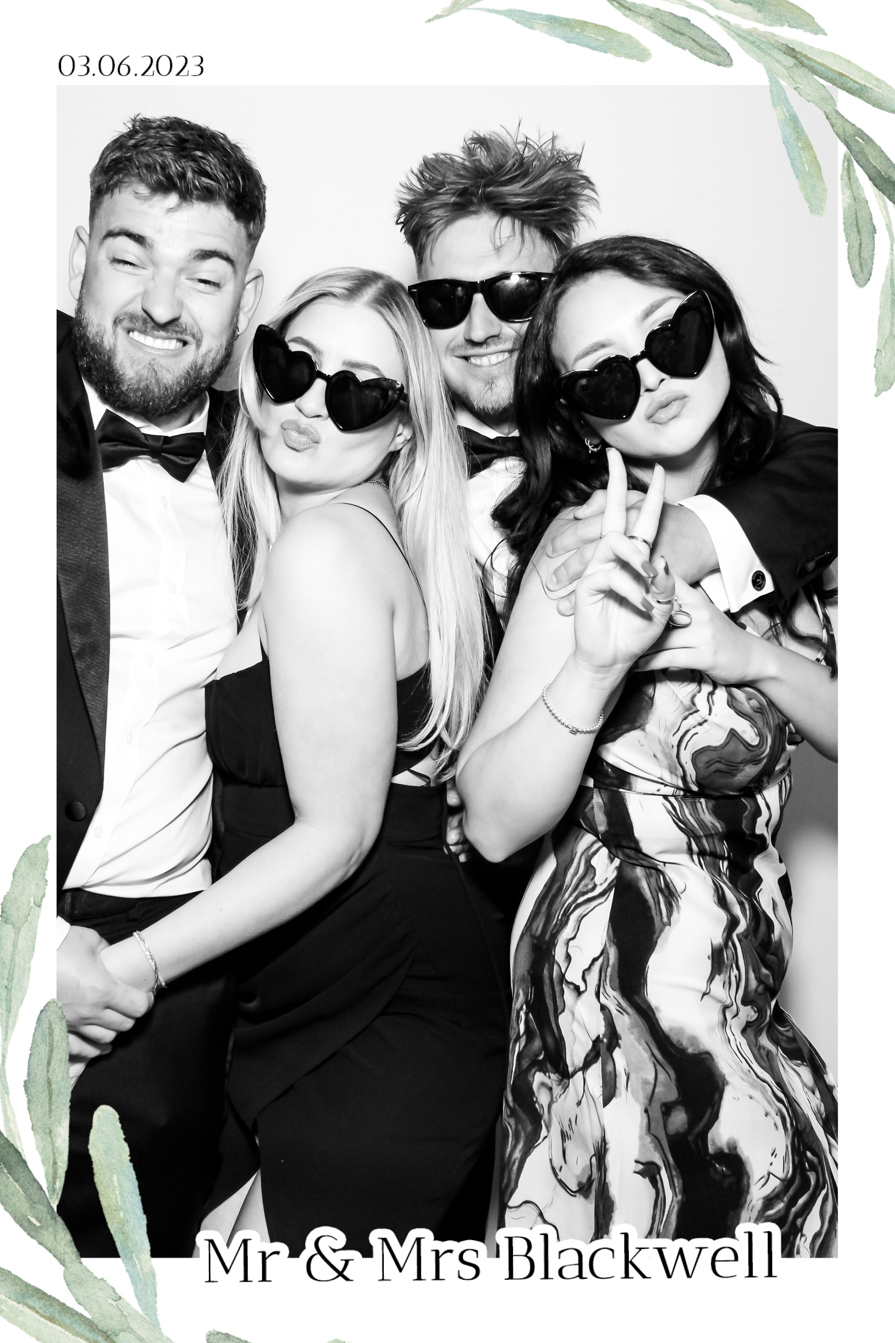 Blackwell Wedding - B&W Beauty Mirror | View more photos from the event at gallery.freshbooths.com/u/FreshBooths/Blackwell-Wedding-BW-Beauty-Mirror