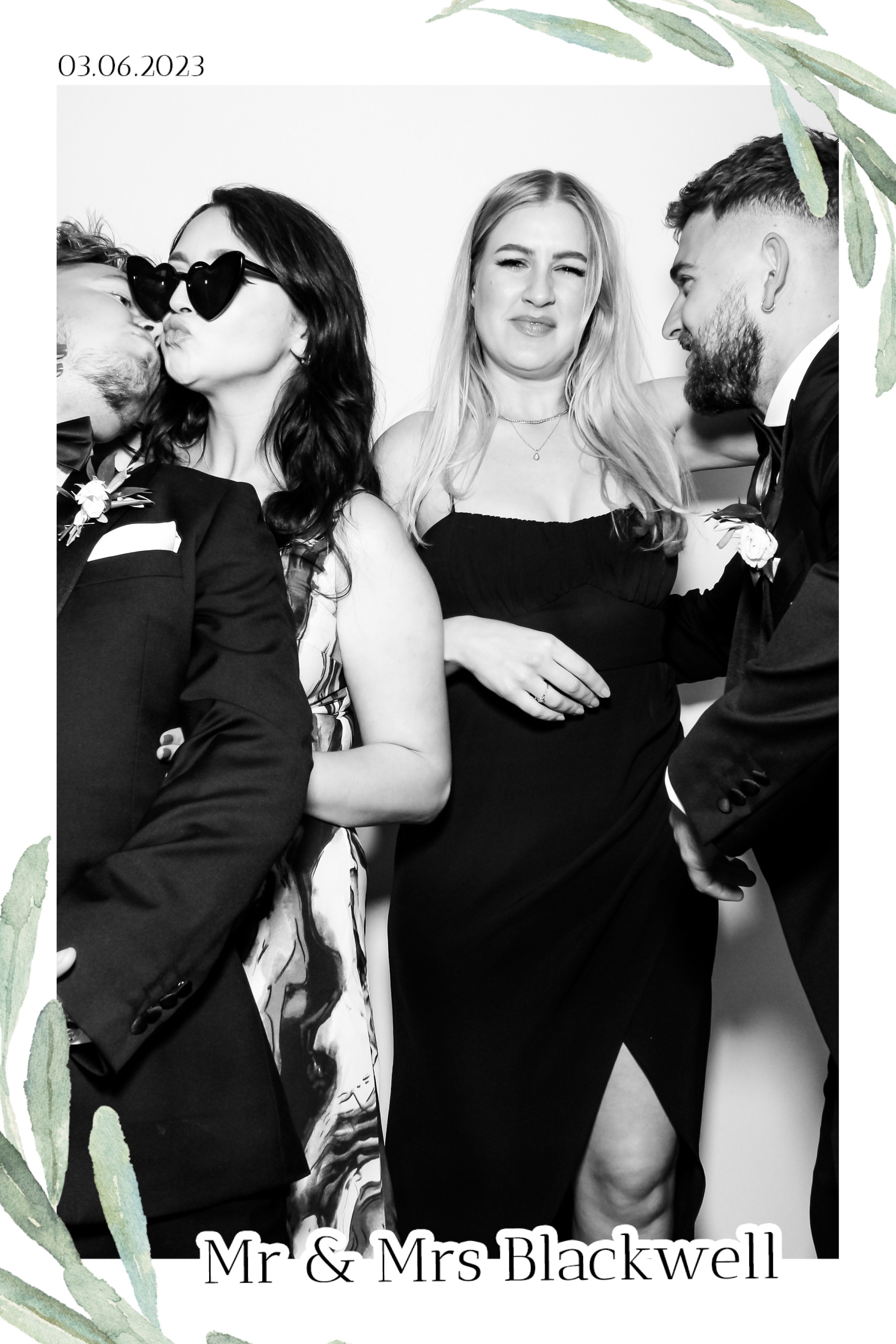 Blackwell Wedding - B&W Beauty Mirror | View more photos from the event at gallery.freshbooths.com/u/FreshBooths/Blackwell-Wedding-BW-Beauty-Mirror