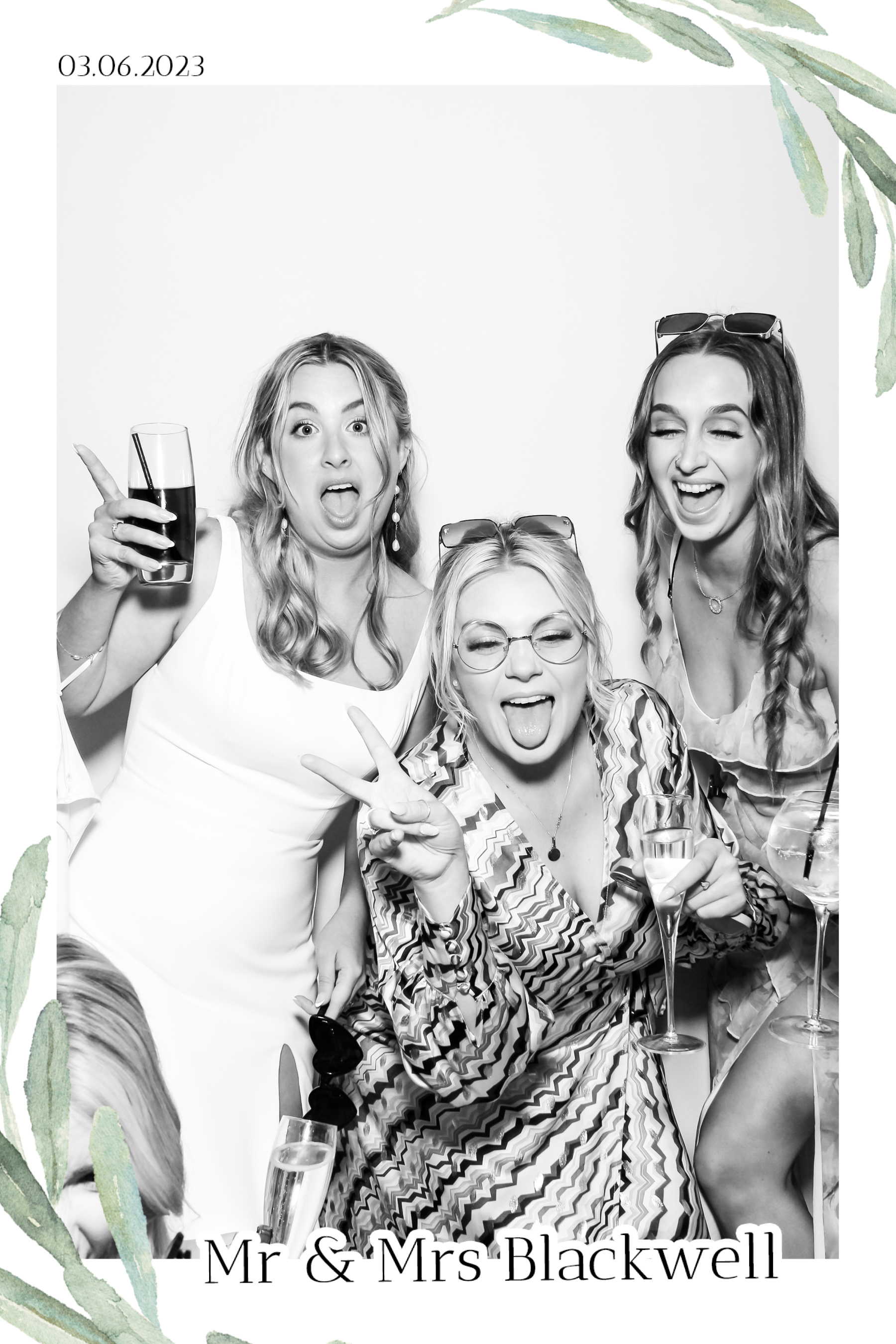 Blackwell Wedding - B&W Beauty Mirror | View more photos from the event at gallery.freshbooths.com/u/FreshBooths/Blackwell-Wedding-BW-Beauty-Mirror