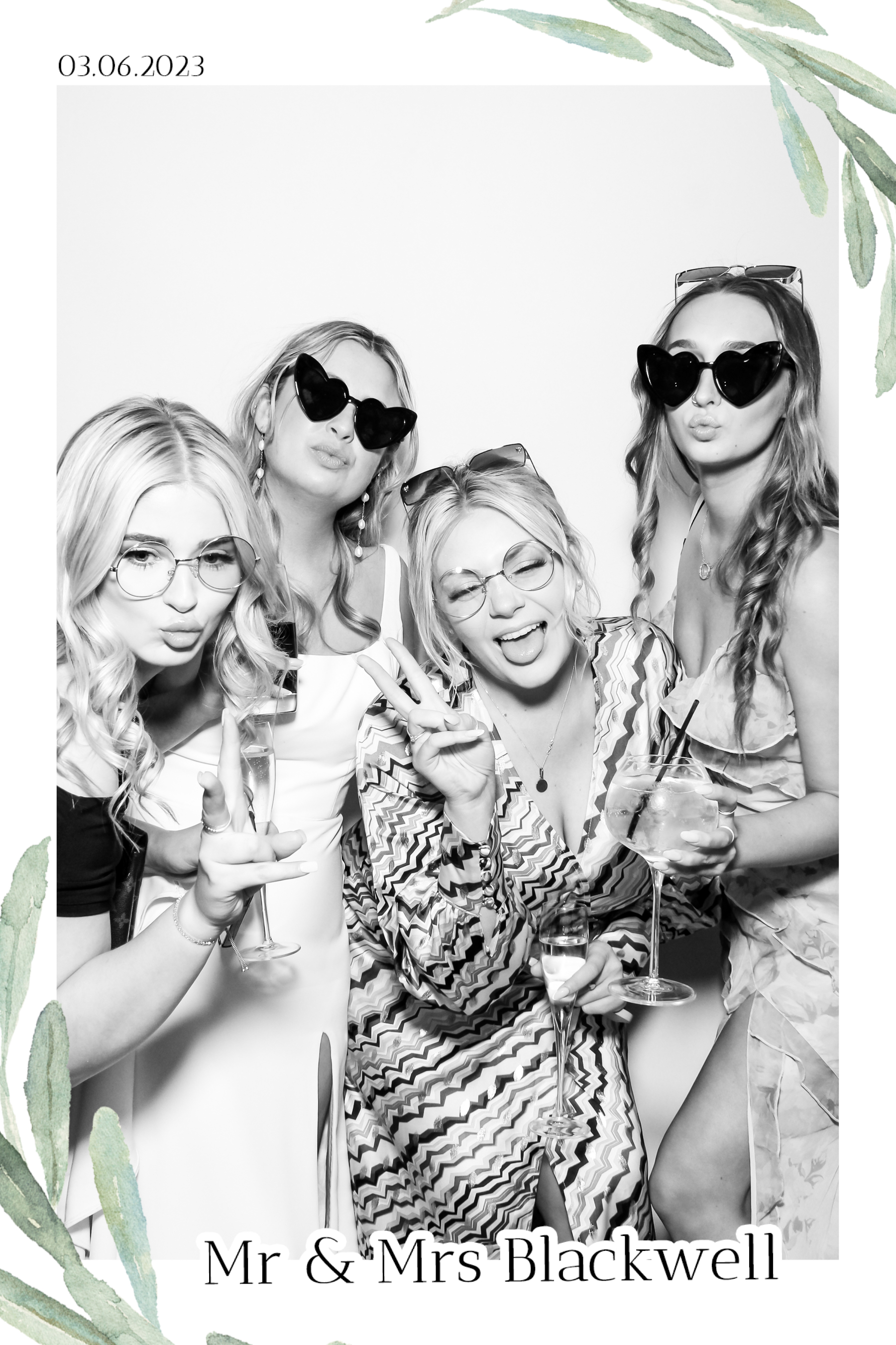 Blackwell Wedding - B&W Beauty Mirror | View more photos from the event at gallery.freshbooths.com/u/FreshBooths/Blackwell-Wedding-BW-Beauty-Mirror