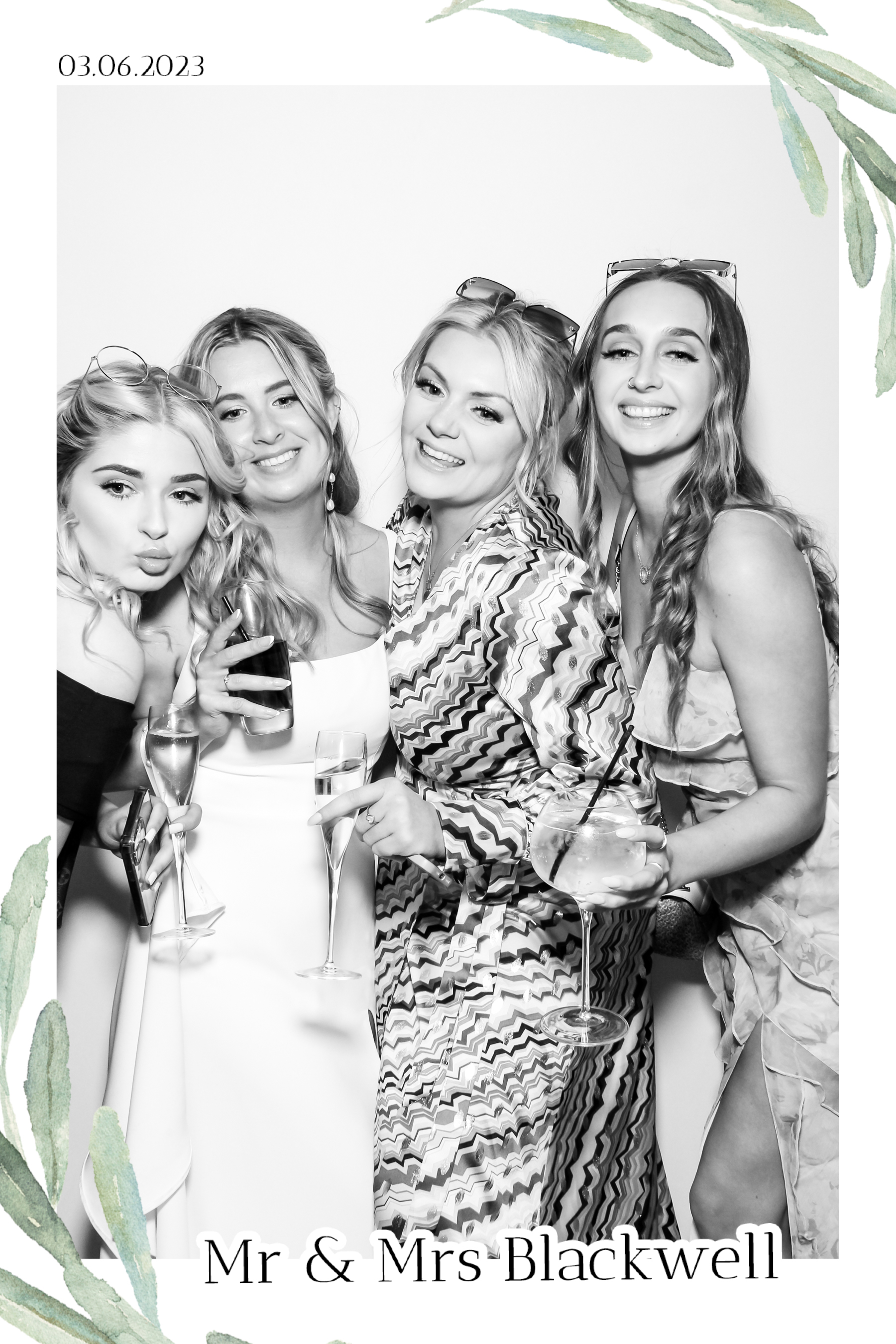 Blackwell Wedding - B&W Beauty Mirror | View more photos from the event at gallery.freshbooths.com/u/FreshBooths/Blackwell-Wedding-BW-Beauty-Mirror