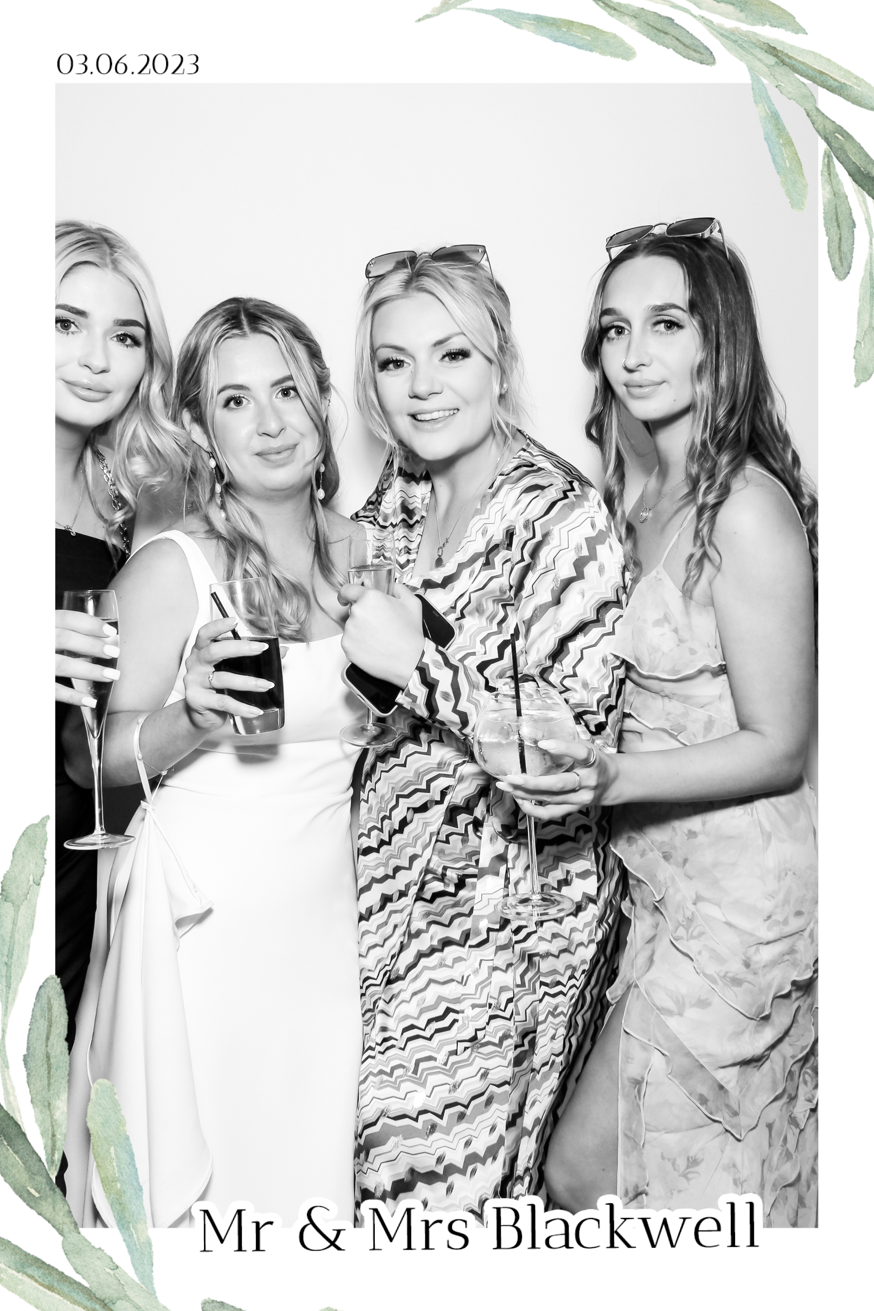 Blackwell Wedding - B&W Beauty Mirror | View more photos from the event at gallery.freshbooths.com/u/FreshBooths/Blackwell-Wedding-BW-Beauty-Mirror