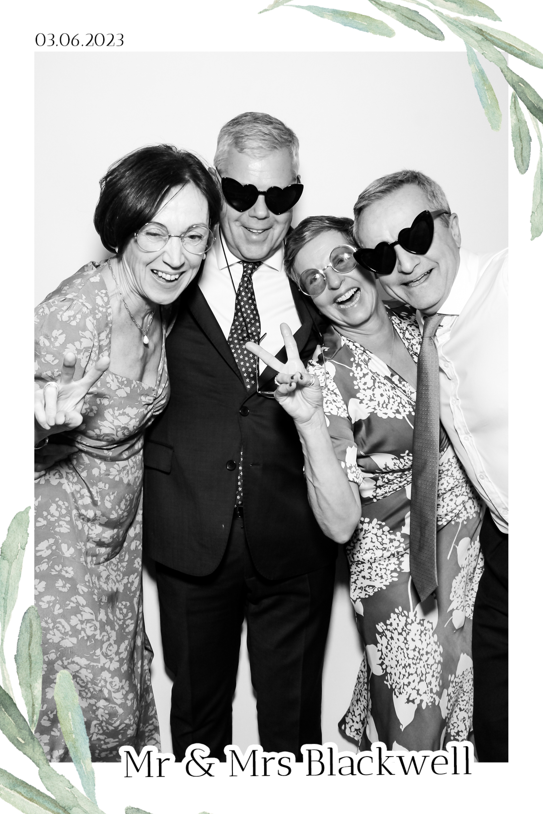 Blackwell Wedding - B&W Beauty Mirror | View more photos from the event at gallery.freshbooths.com/u/FreshBooths/Blackwell-Wedding-BW-Beauty-Mirror