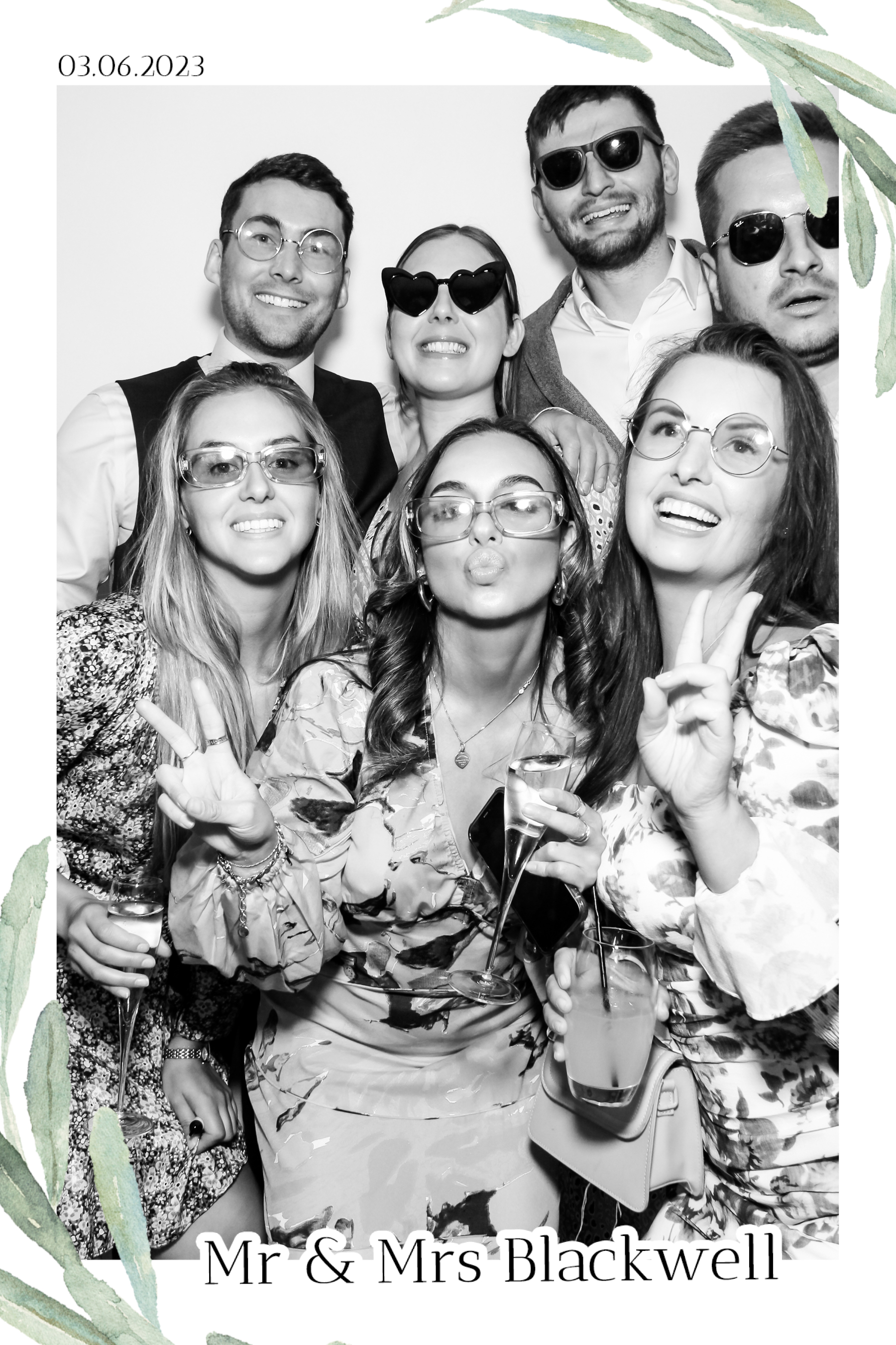 Blackwell Wedding - B&W Beauty Mirror | View more photos from the event at gallery.freshbooths.com/u/FreshBooths/Blackwell-Wedding-BW-Beauty-Mirror