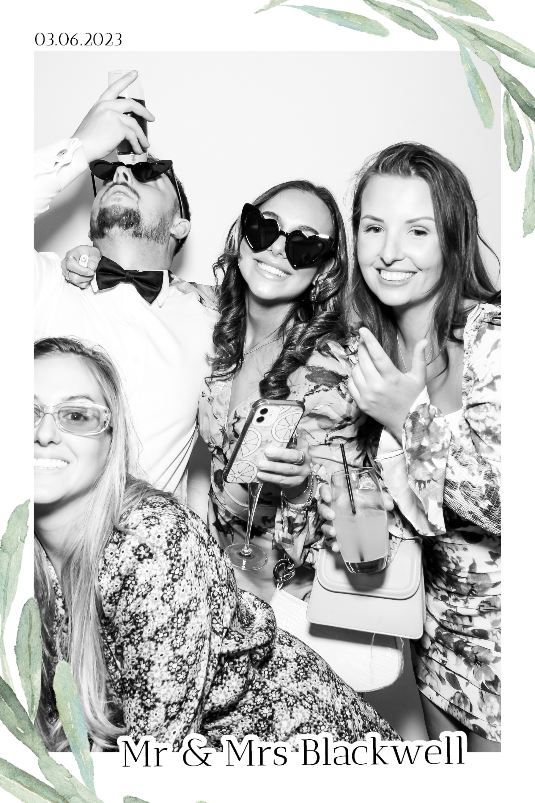 Blackwell Wedding - B&W Beauty Mirror | View more photos from the event at gallery.freshbooths.com/u/FreshBooths/Blackwell-Wedding-BW-Beauty-Mirror