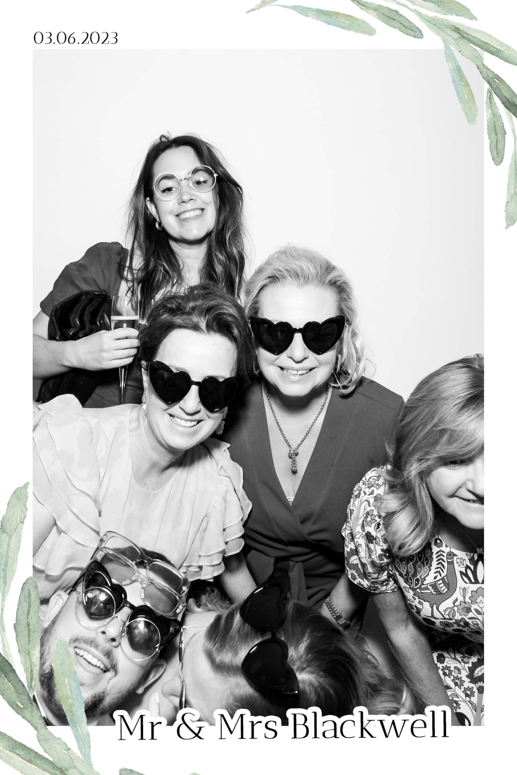 Blackwell Wedding - B&W Beauty Mirror | View more photos from the event at gallery.freshbooths.com/u/FreshBooths/Blackwell-Wedding-BW-Beauty-Mirror