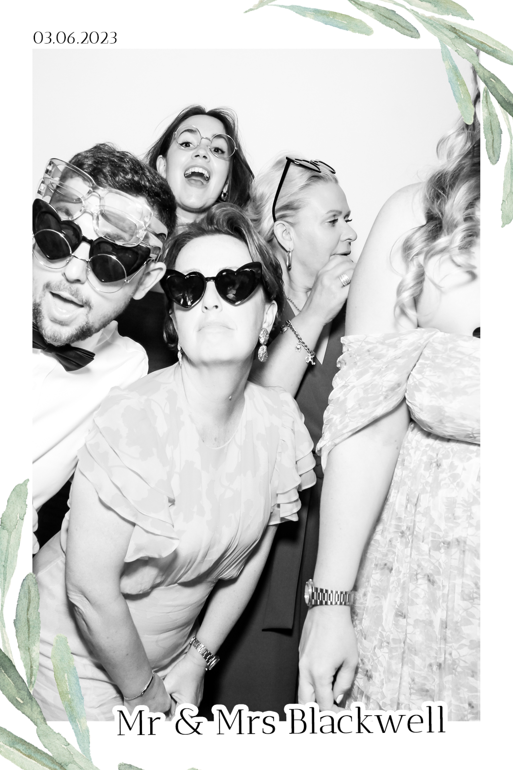 Blackwell Wedding - B&W Beauty Mirror | View more photos from the event at gallery.freshbooths.com/u/FreshBooths/Blackwell-Wedding-BW-Beauty-Mirror